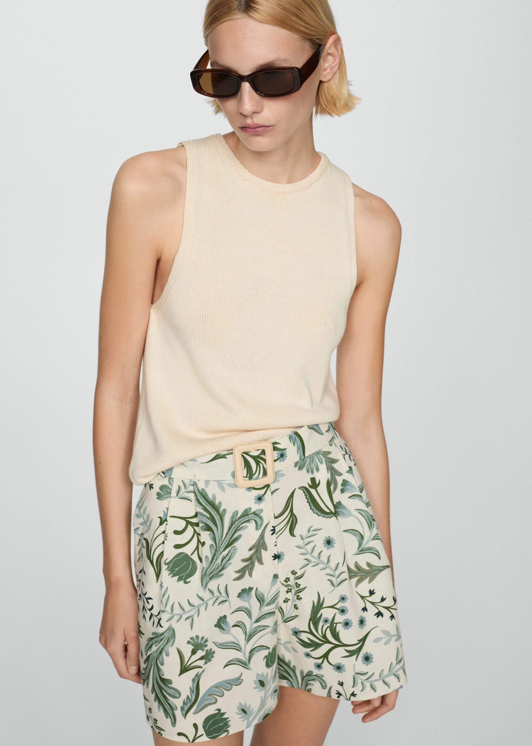 Printed shorts with belt - Details of the article 2