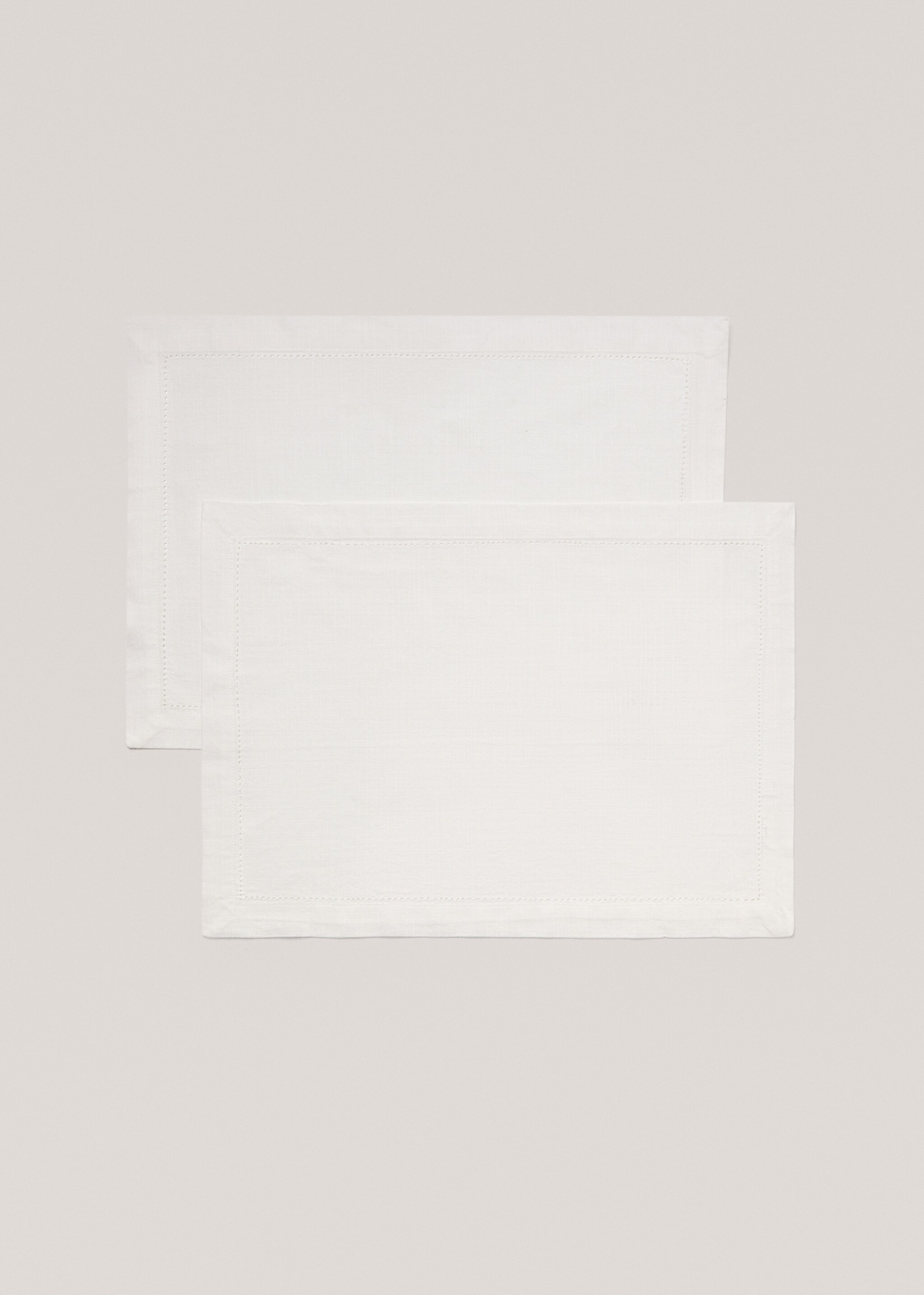 Adds a decorative and natural touch to any space - Article without model
