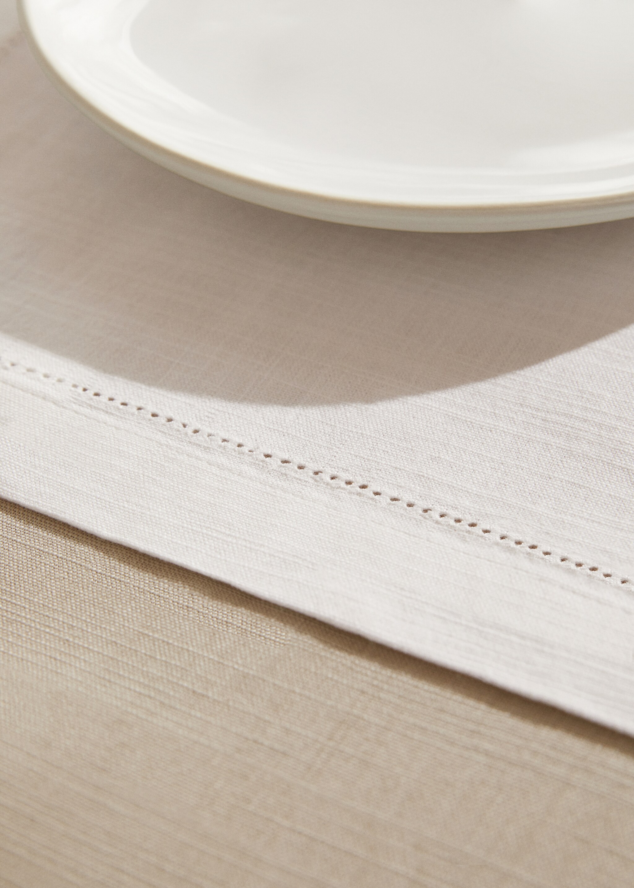 Adds a decorative and natural touch to any space - Details of the article 7