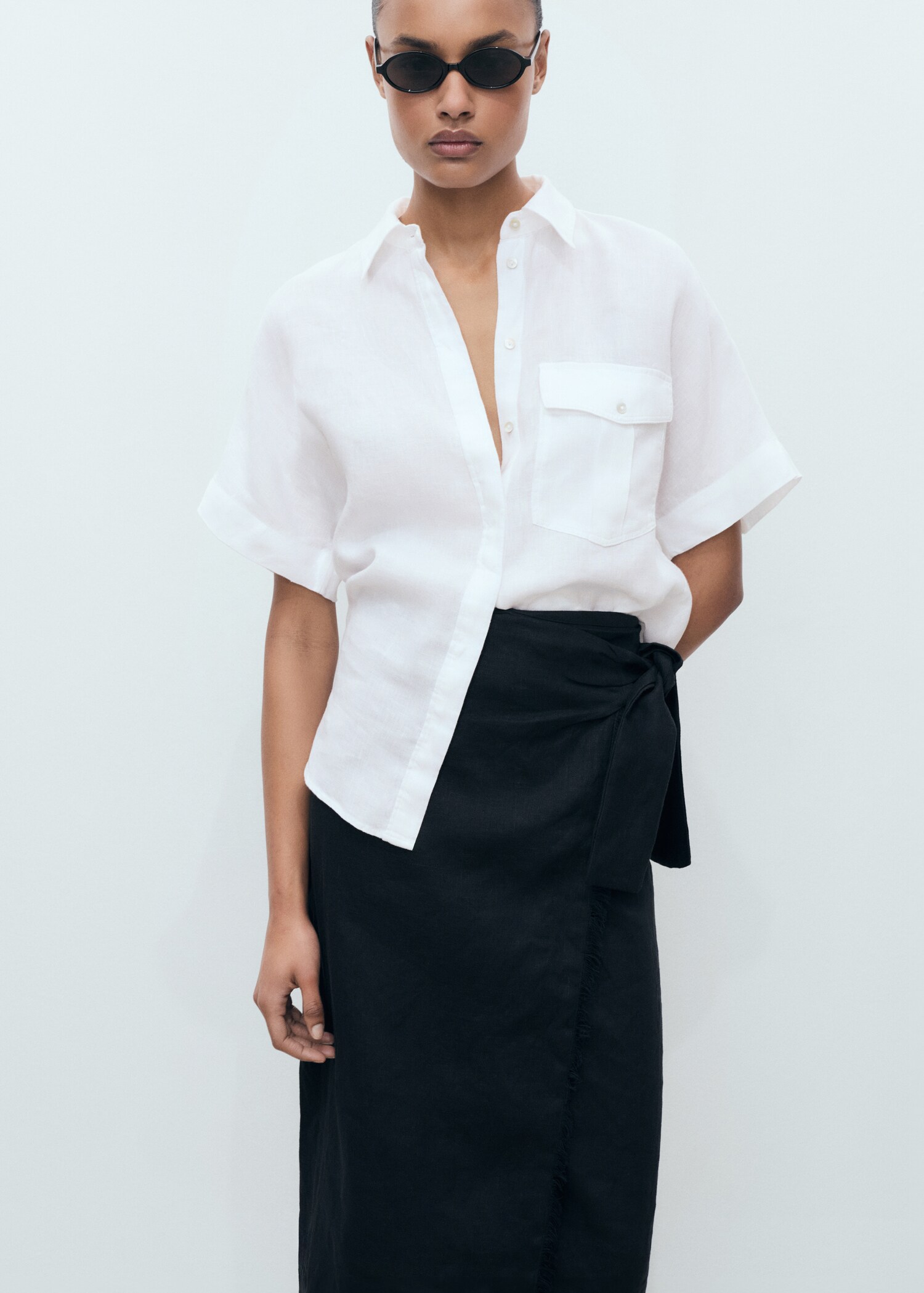 Camisa lino bolsillo - Plano medio