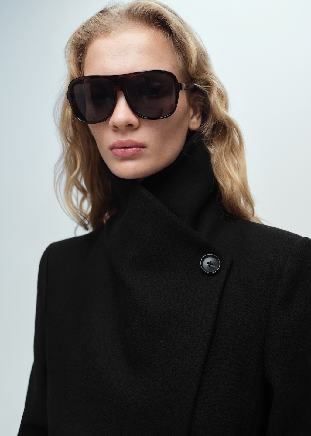 Woollen coat with belt - image 4