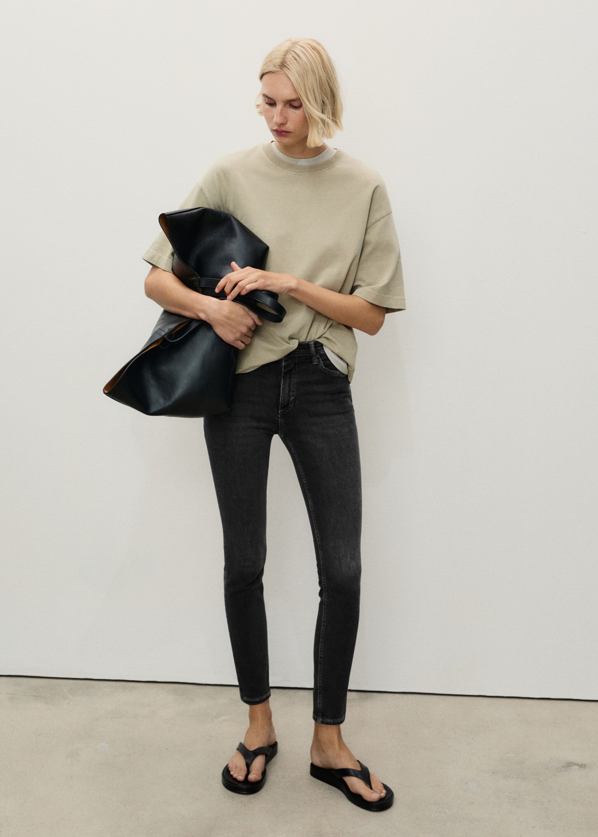 Mid-rise skinny jeans - General plane
