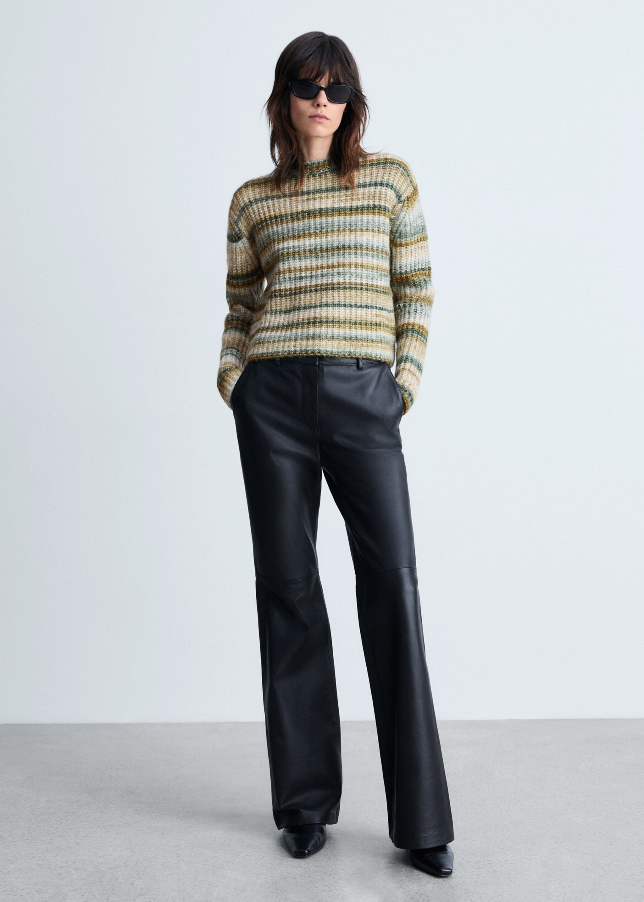 Round-neck striped sweater - General plane