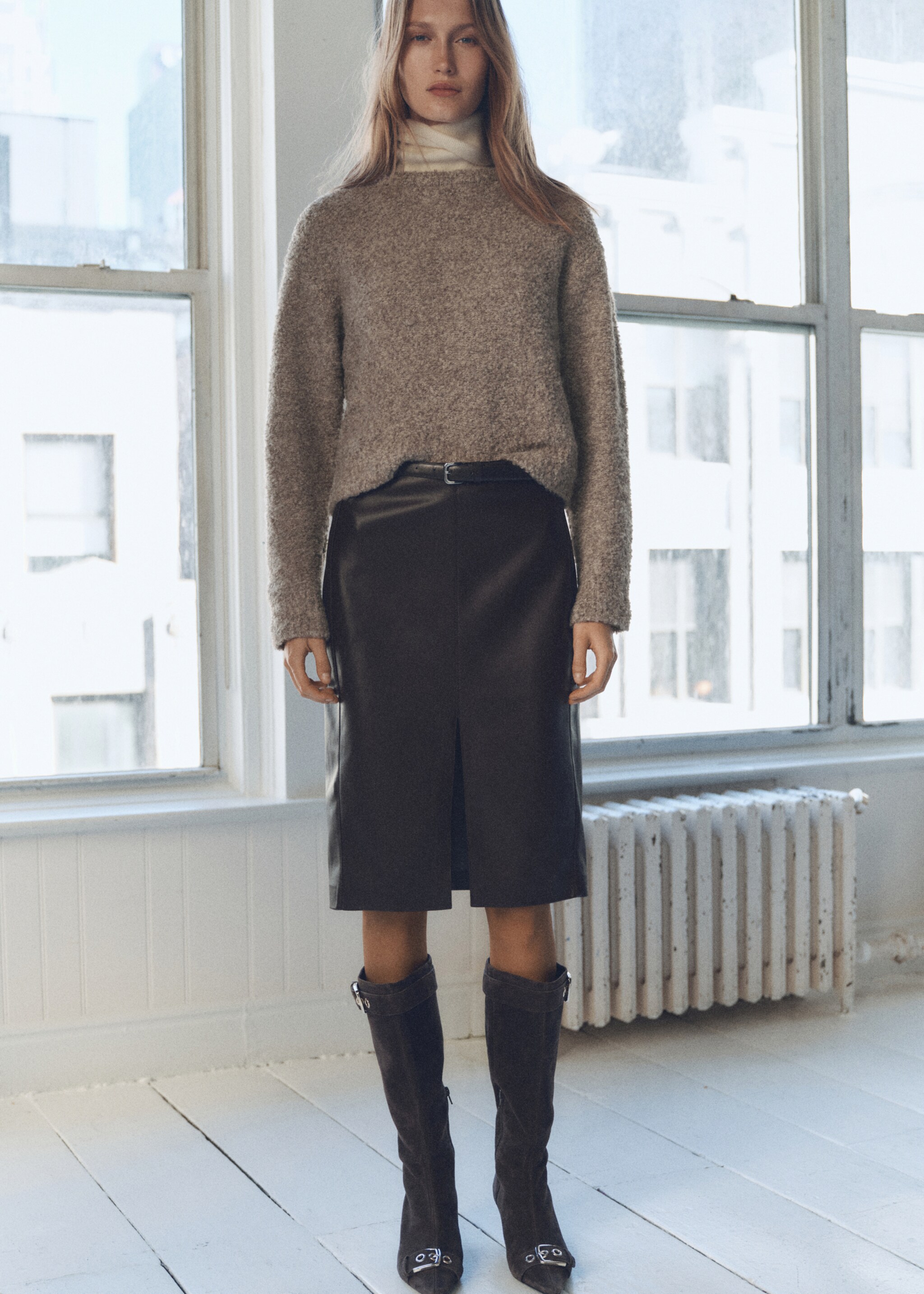 Round-neck bouclé sweater - General plane