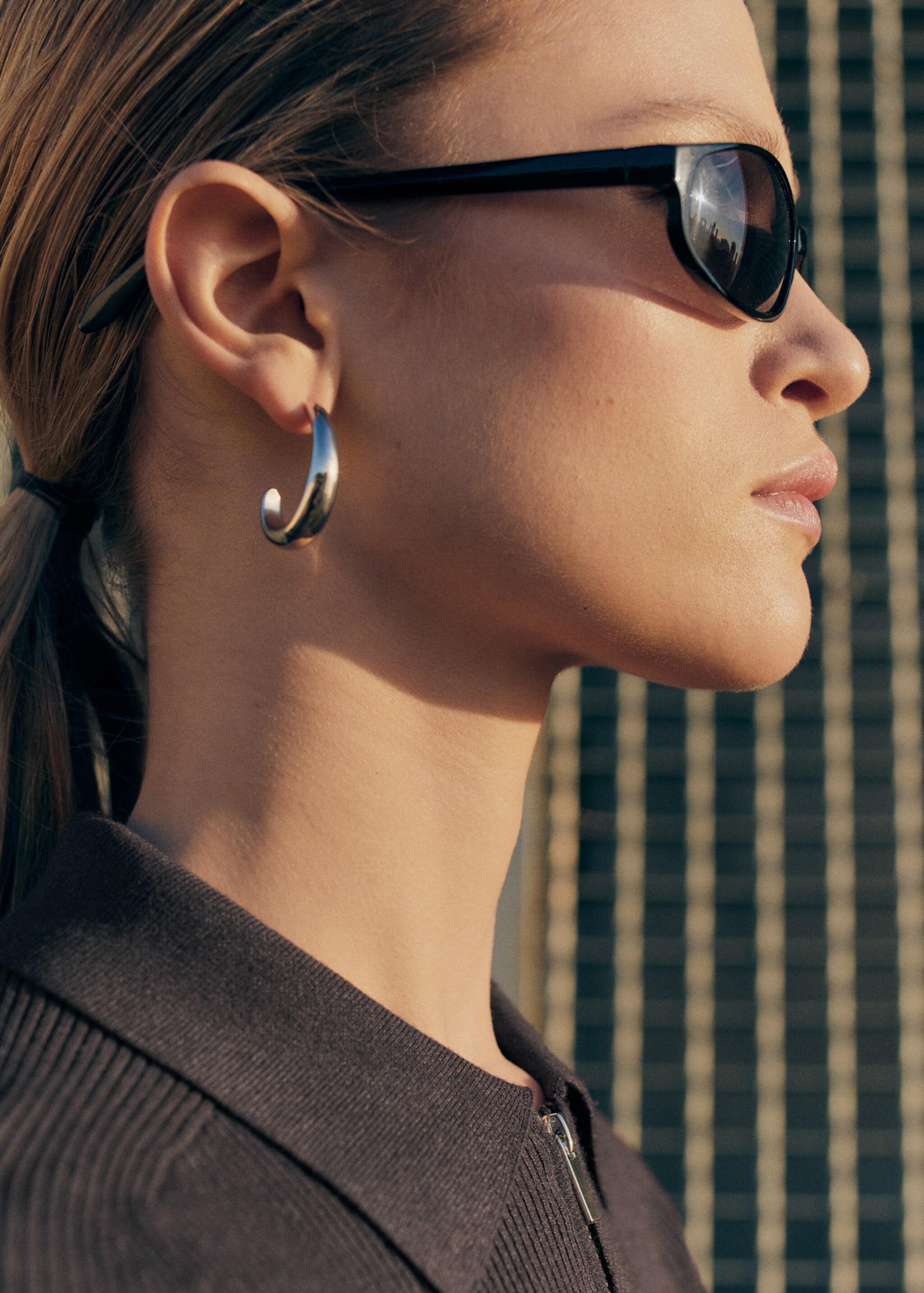 Thin oval hoop earrings - General plane