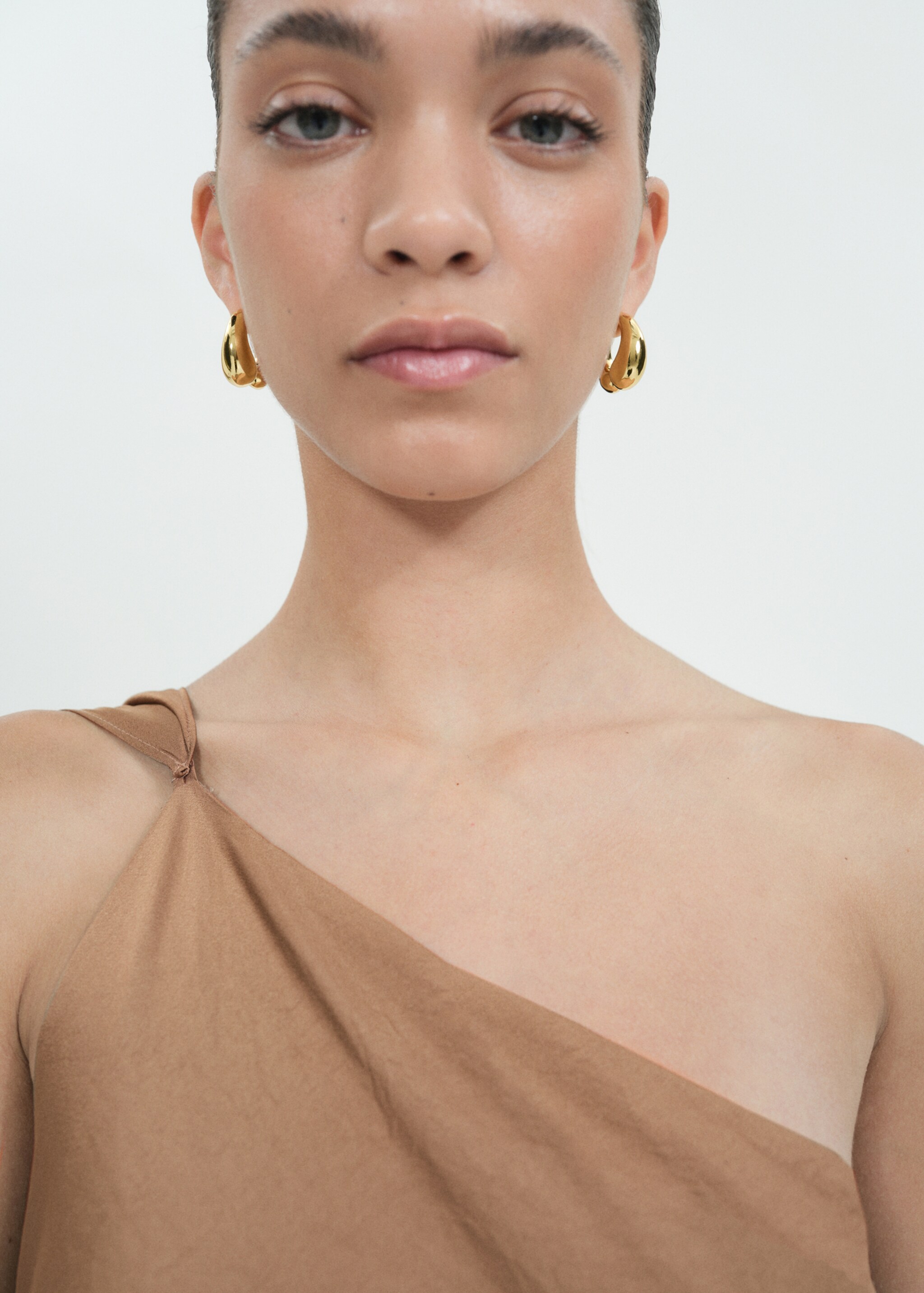 Detachable semi-hoop earring - General plane