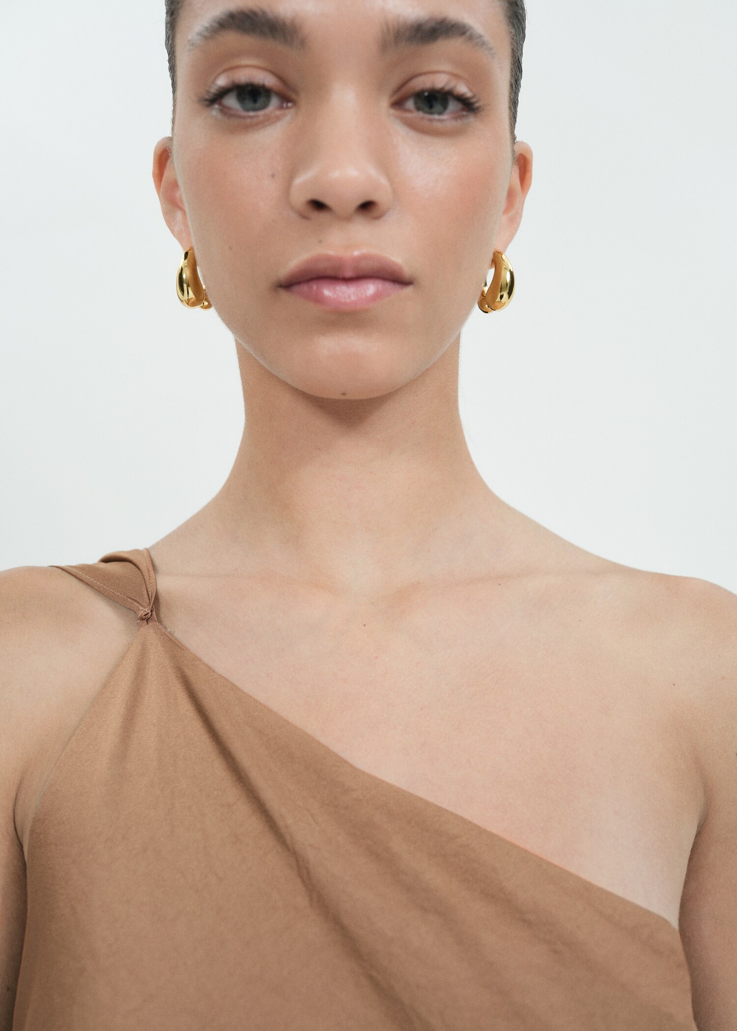 Detachable semi-hoop earring - General plane
