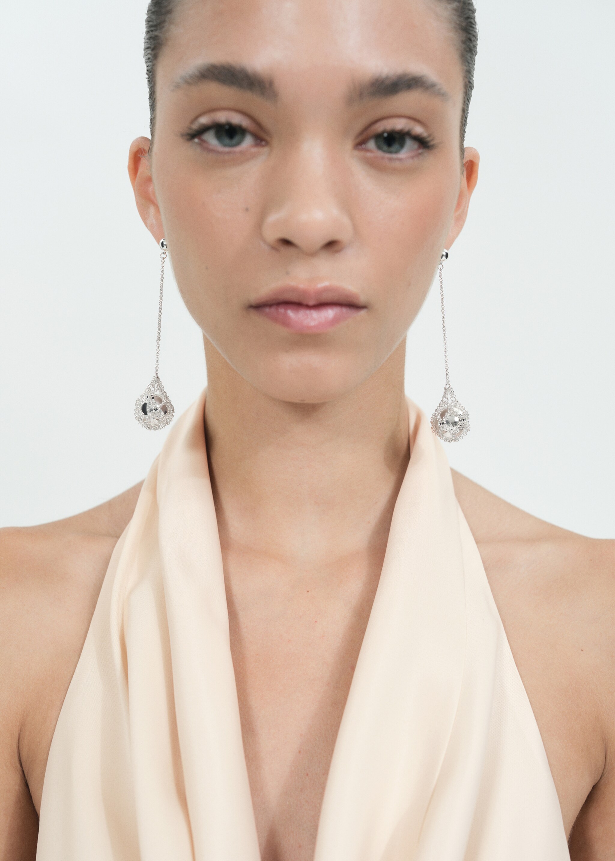 Boucles d'oreille chaîne pendentif sphère - Plan général