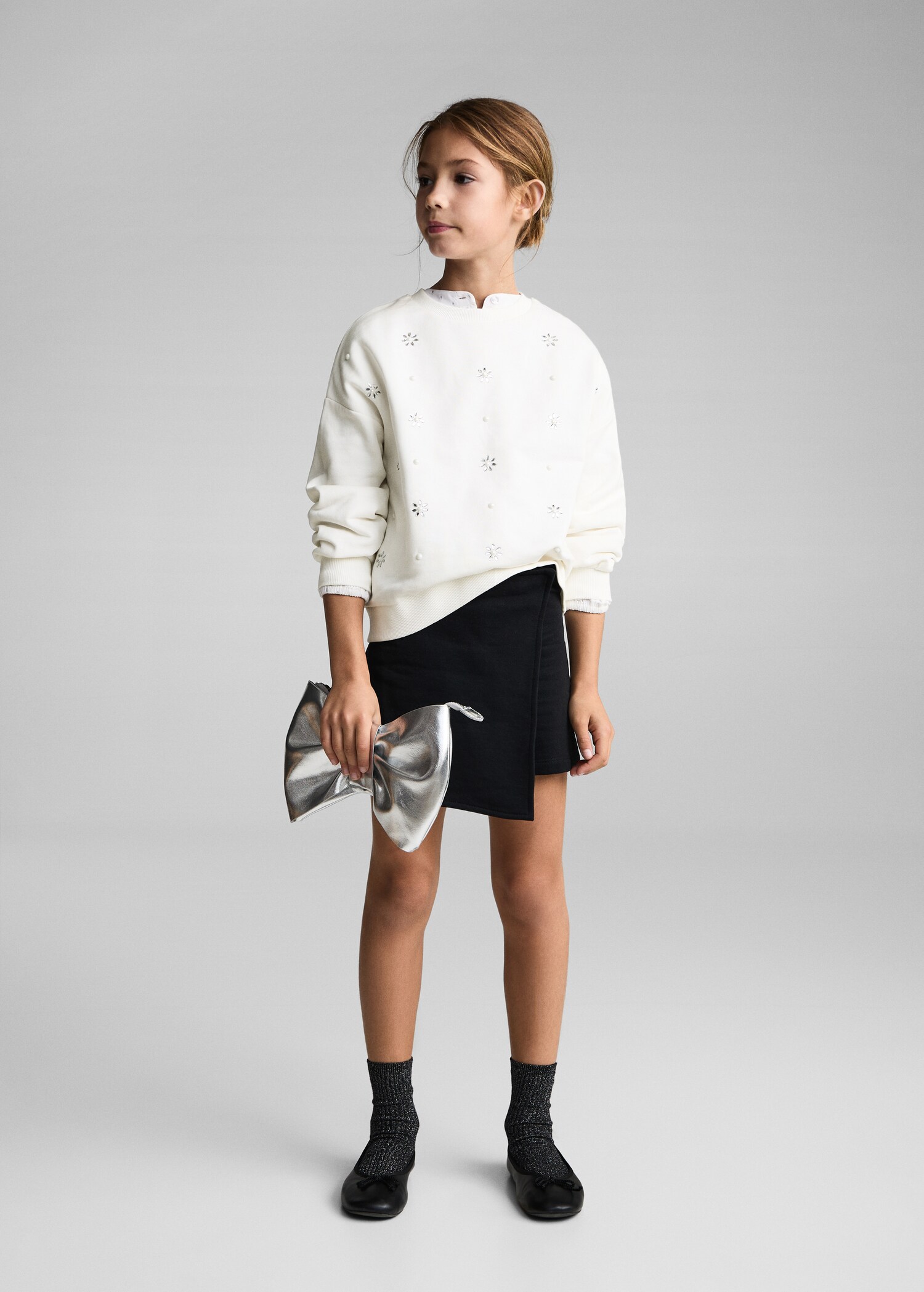 Blumen-Sweatshirt mit Pailletten - Allgemeine Ansicht