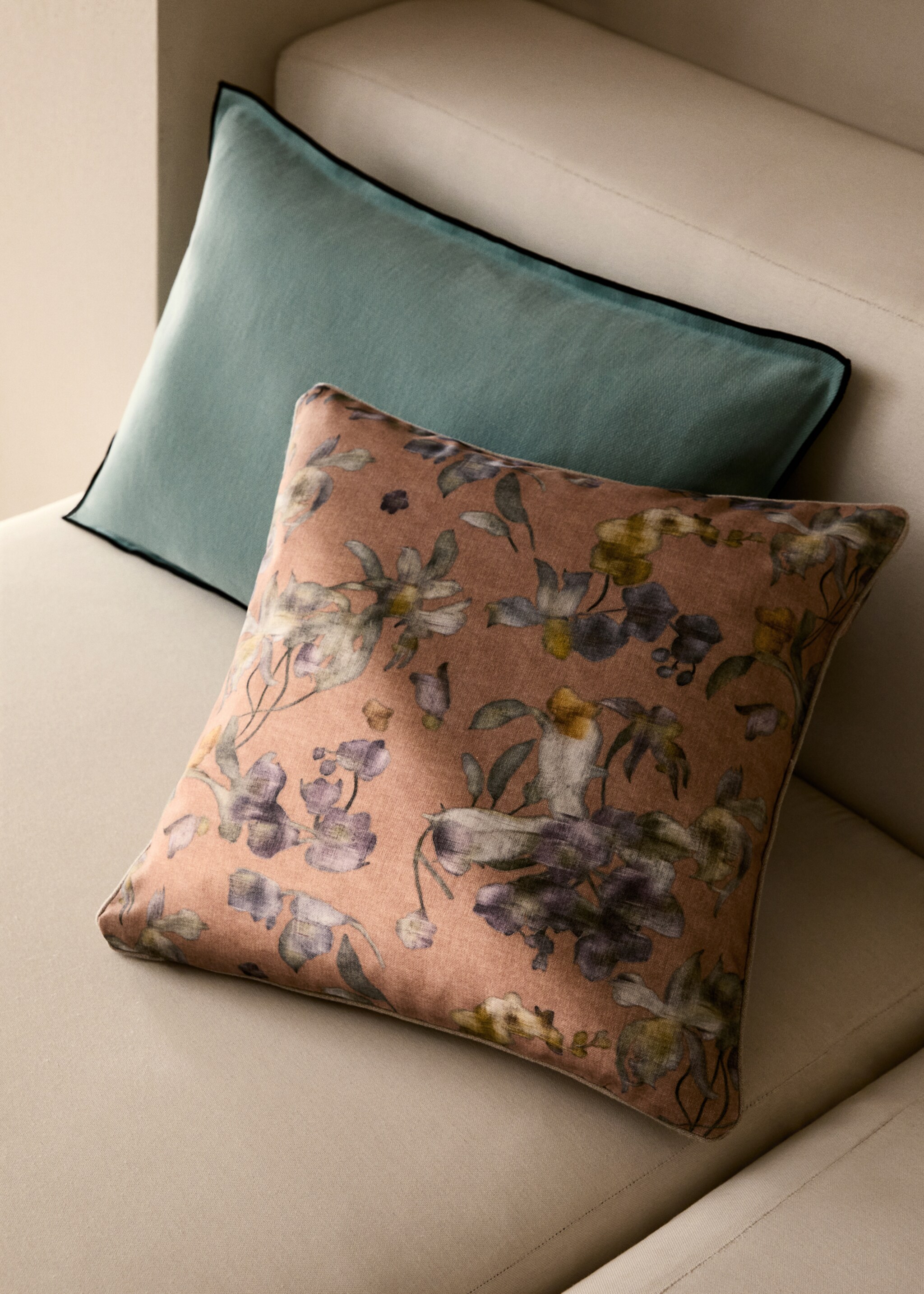 Cushion cover with floral-print trim 45x45 cm - General plane