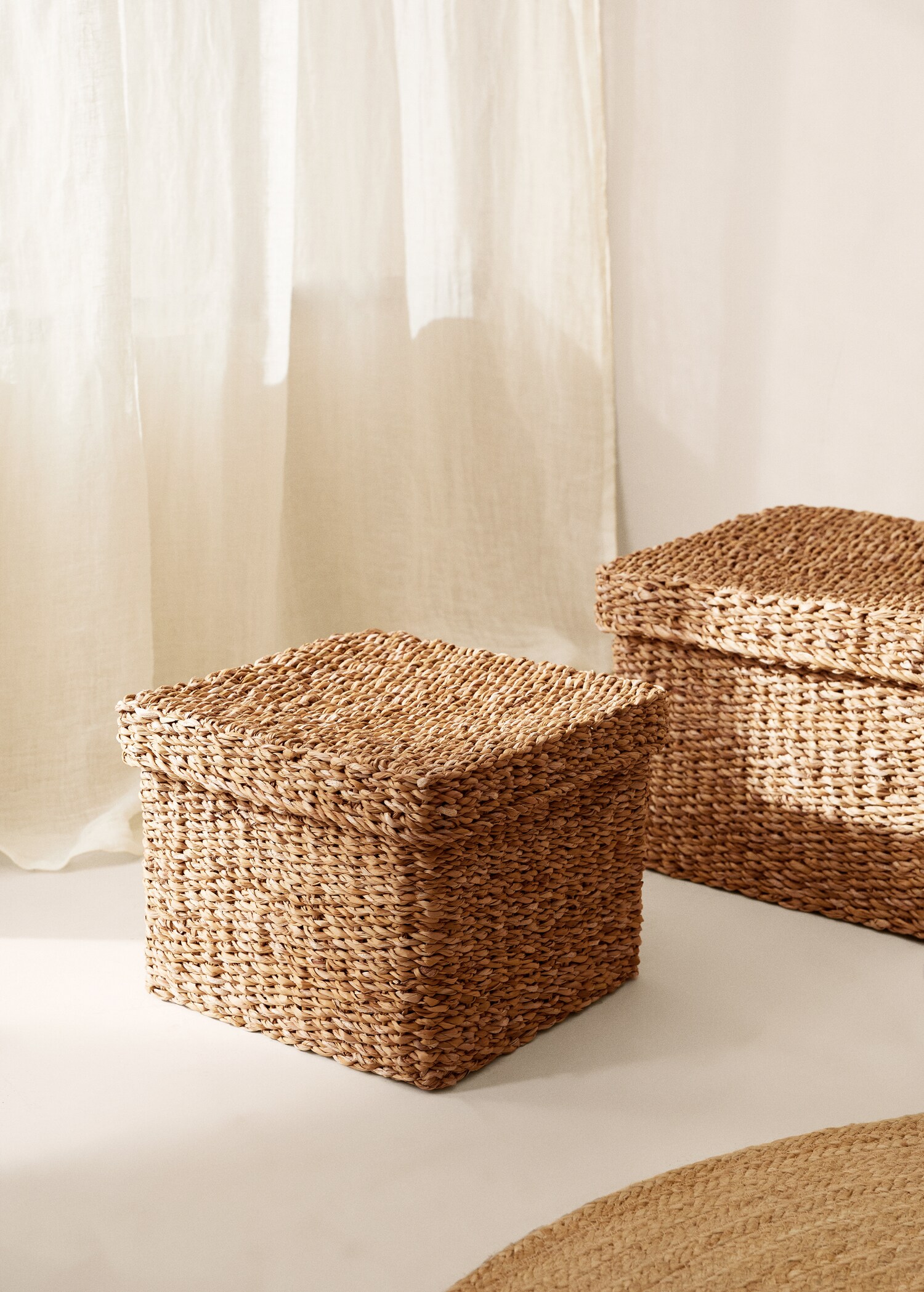 Medium square seagrass basket with lid - General plane