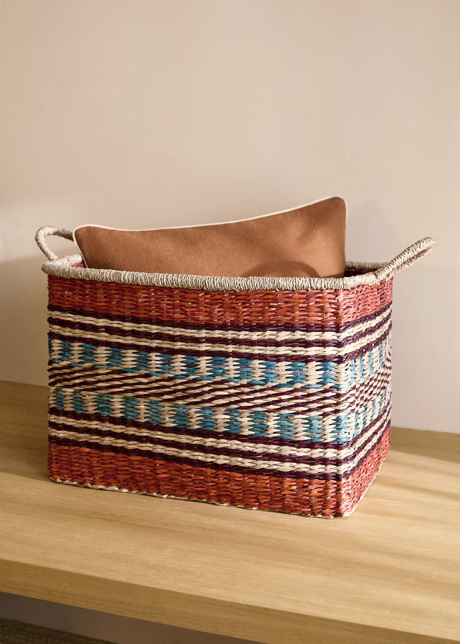 Rectangular coloured seagrass basket - General plane
