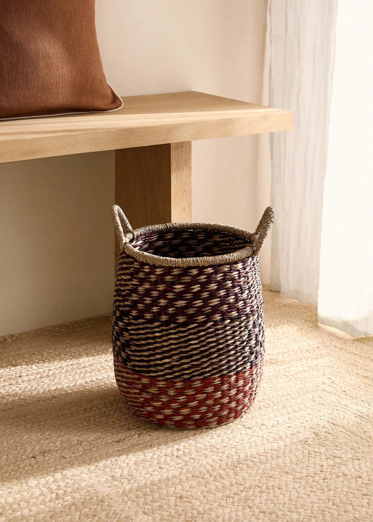Colored seagrass basket with double handles - General plane