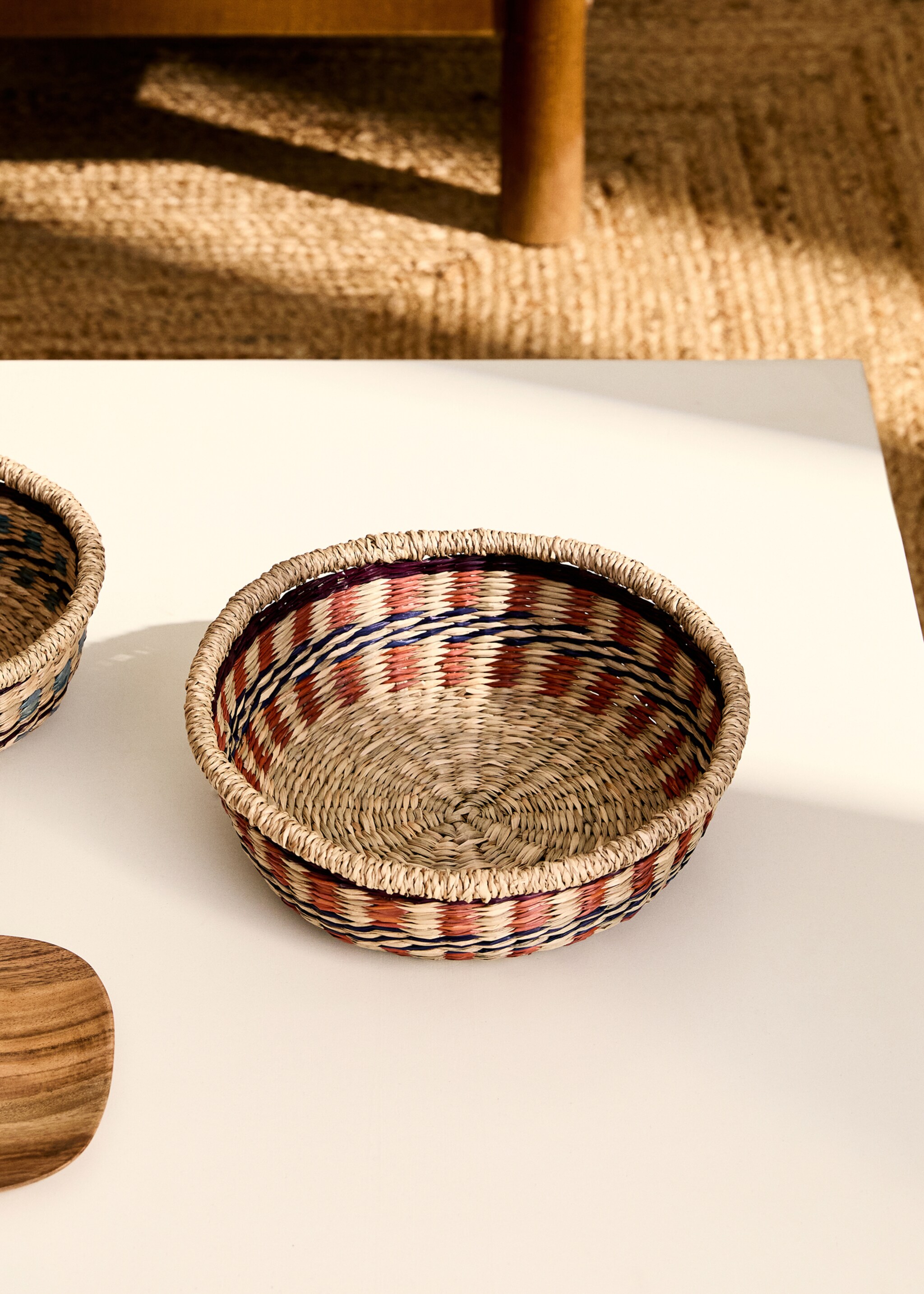 Medium coloured seagrass basket - General plane