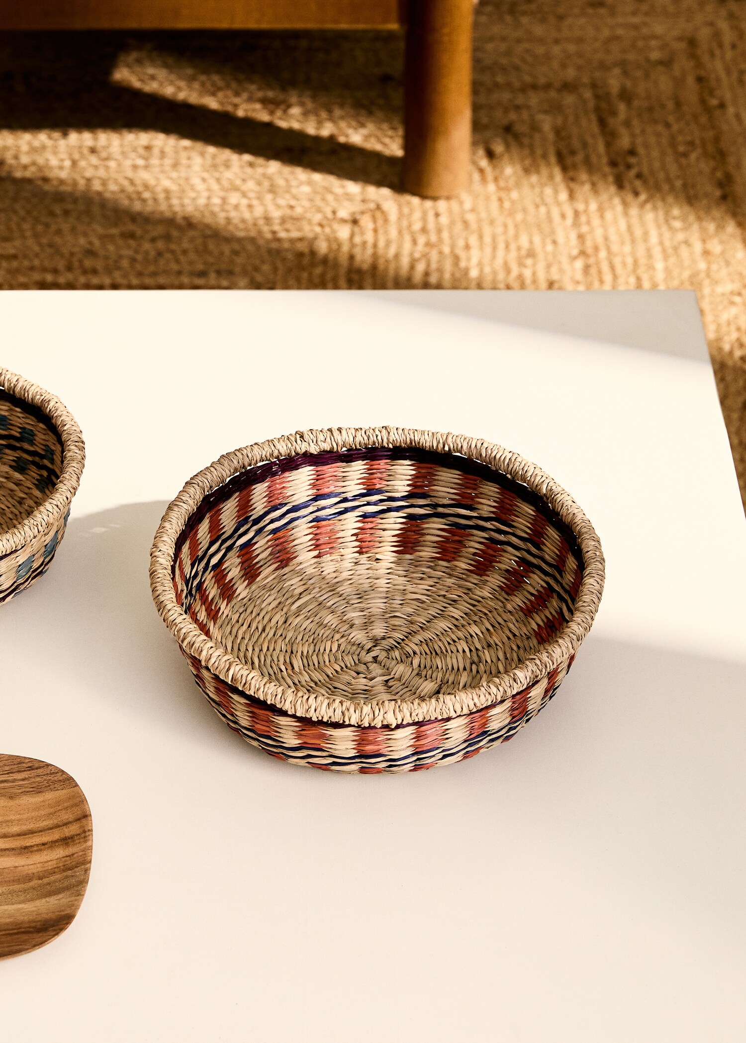 Medium coloured seagrass basket - General plane