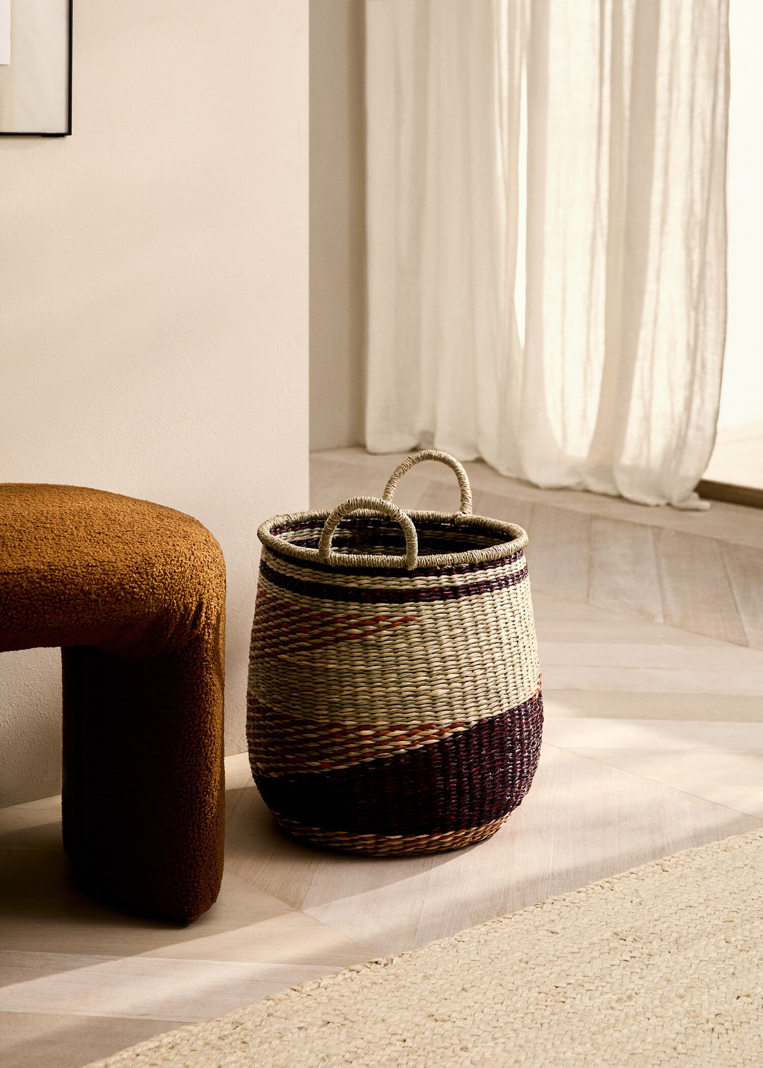 Coloured seagrass basket with double handles - General plane