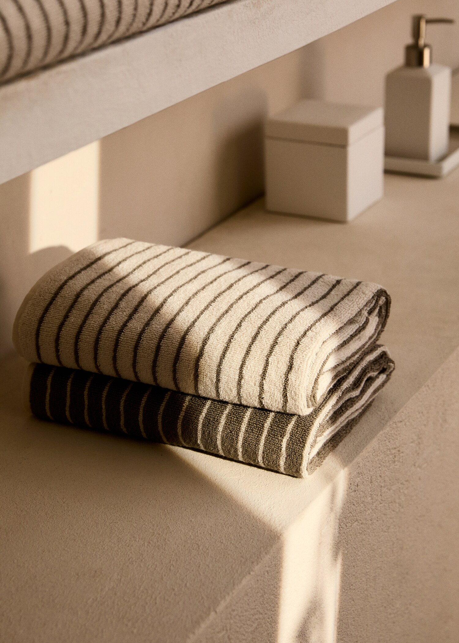 Serviette toilette rayure bicolore - Plan général