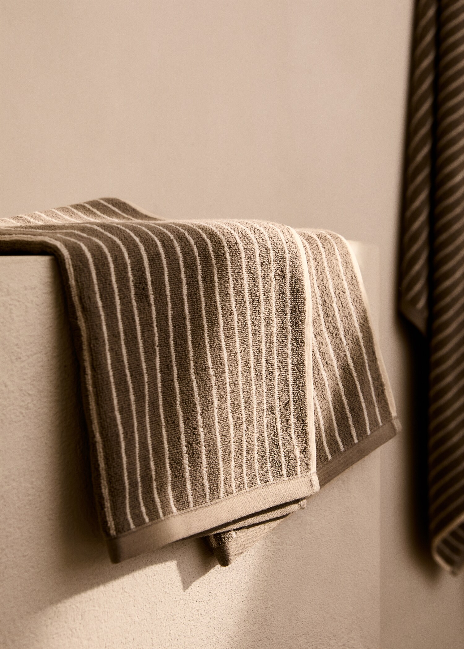 Serviette toilette rayure bicolore - Plan général