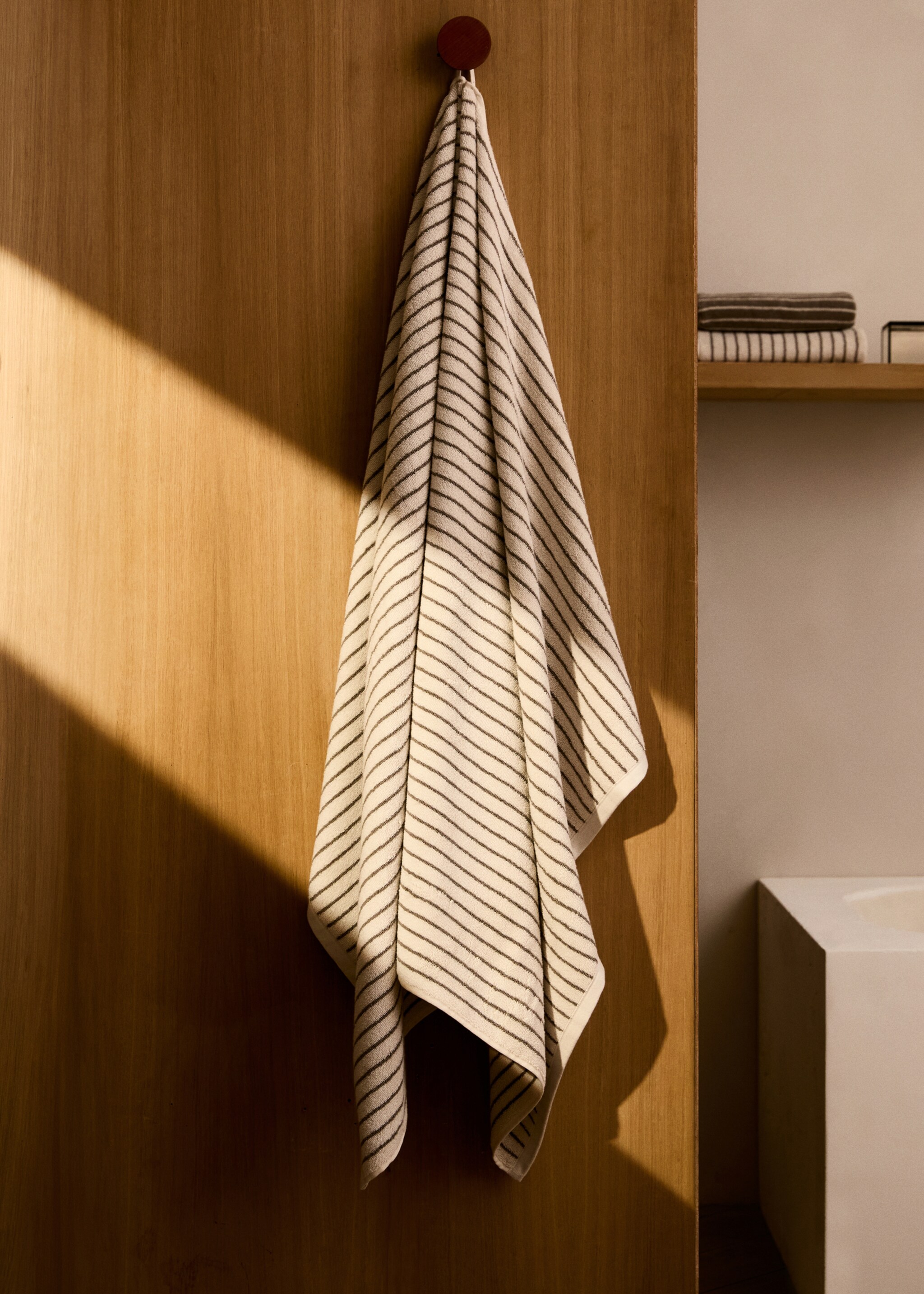 Two-toned stripe bath towel - General plane