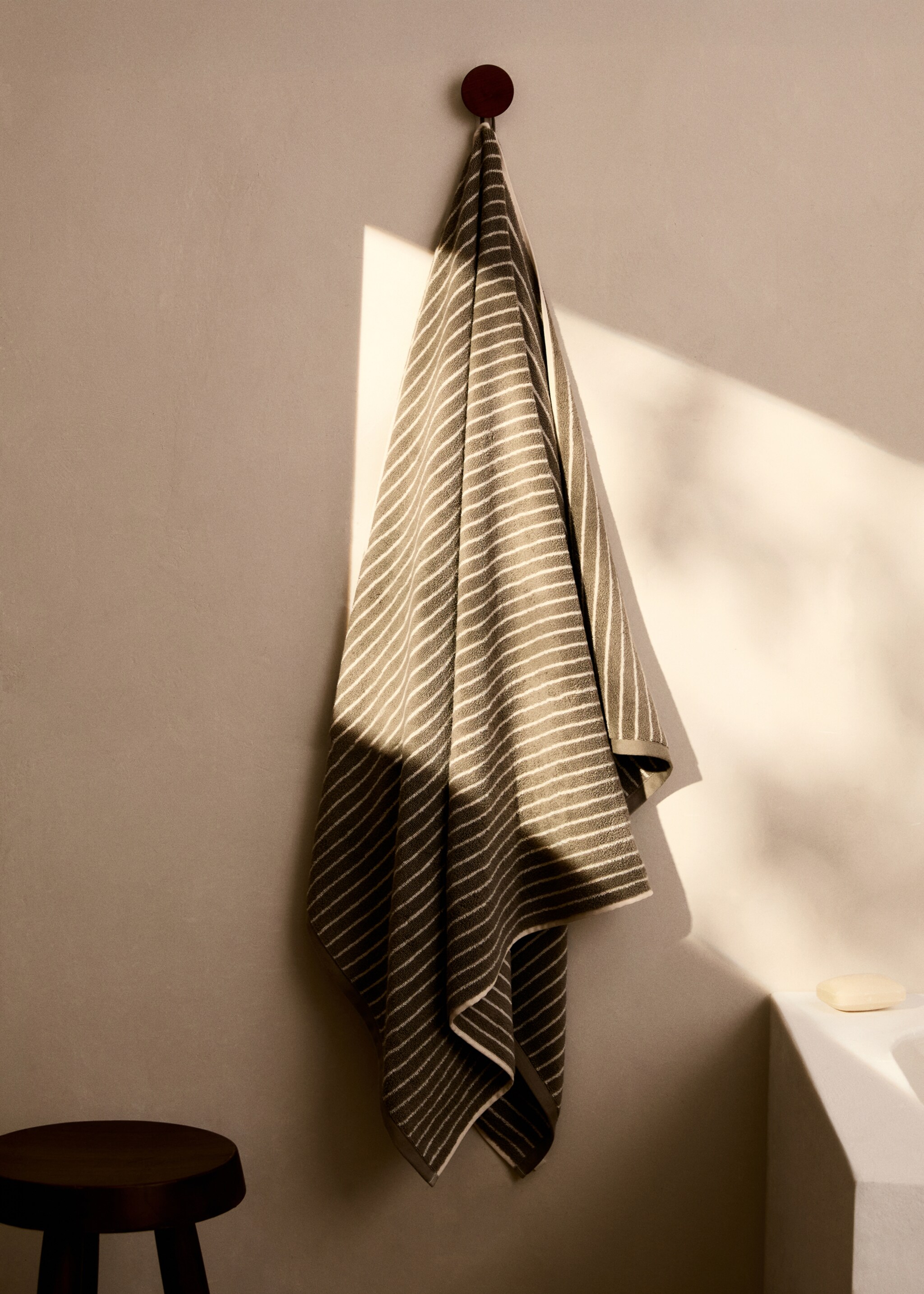 Two-toned stripe bath towel - General plane