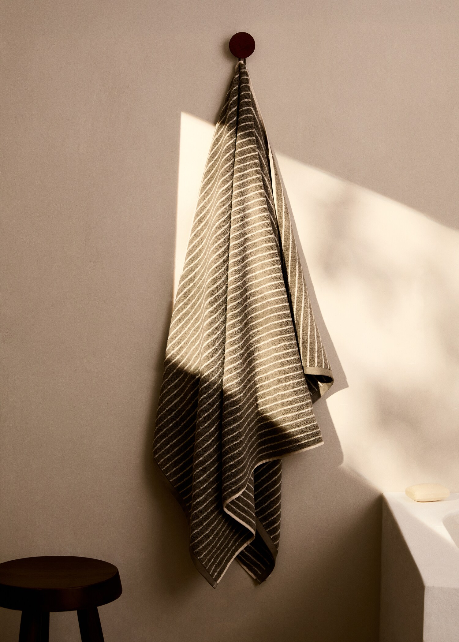 Two-toned stripe bath towel - General plane