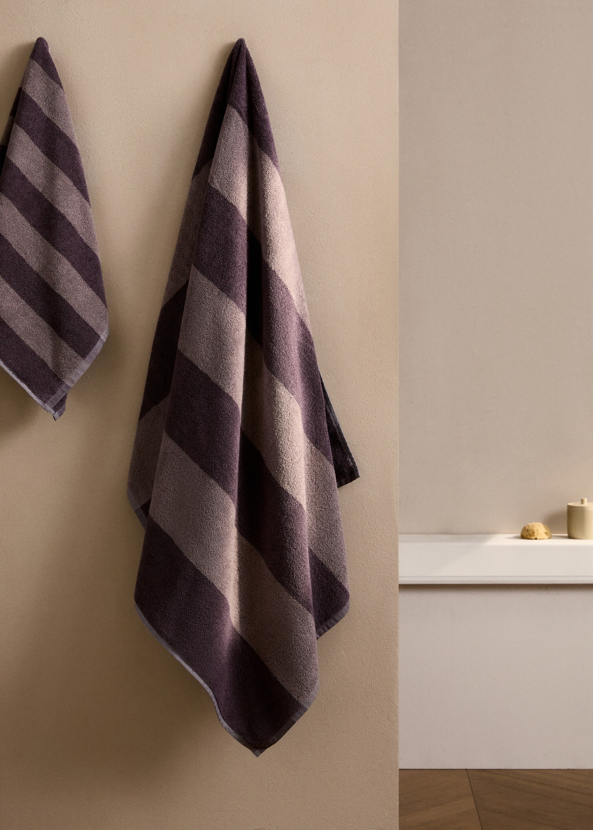 Two-tone striped bath towel - General plane