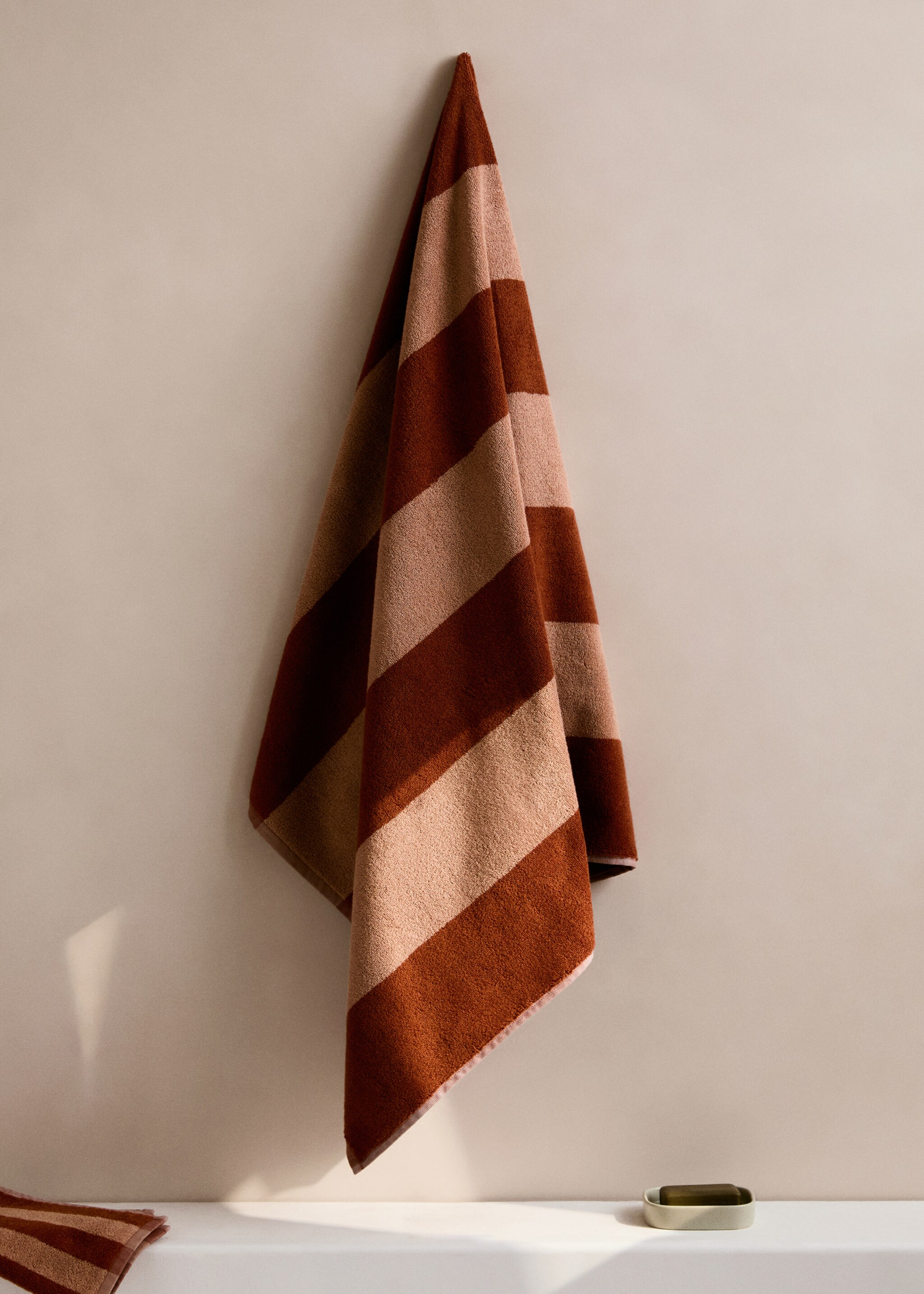 Two-tone striped bath towel - General plane
