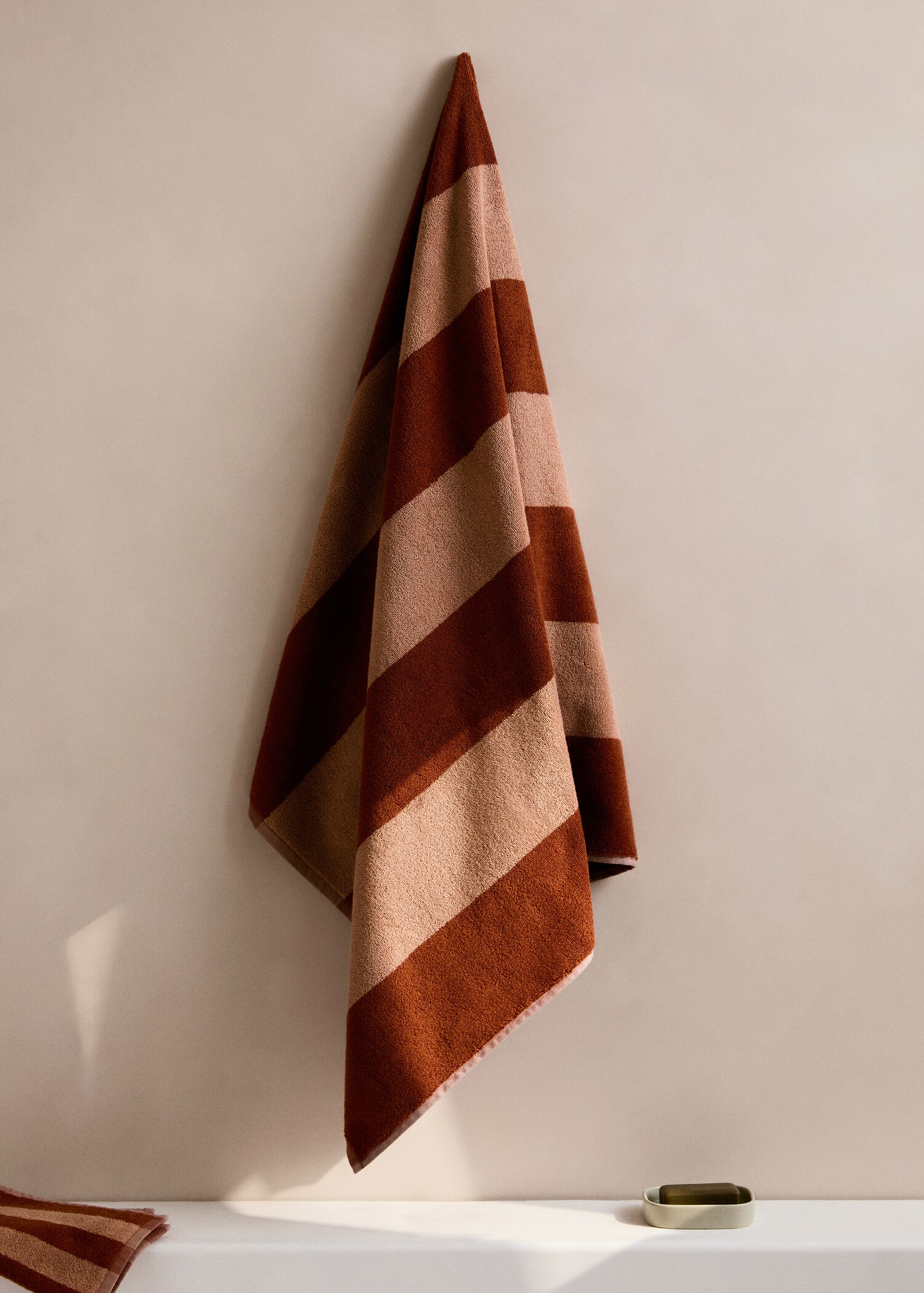 Two-tone striped bath towel - General plane