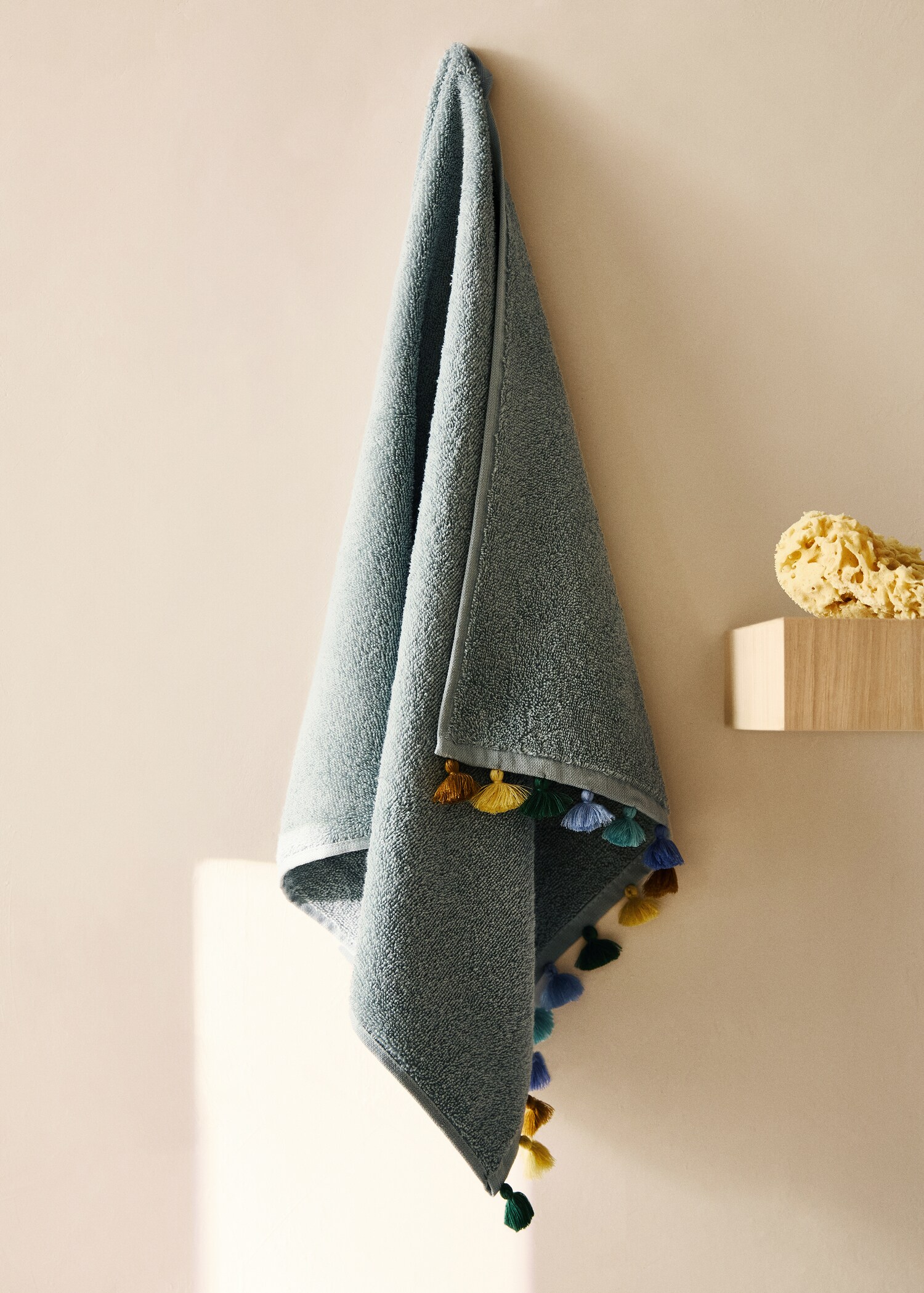 Cotton children's multi-coloured bath towel with pompoms - General plane