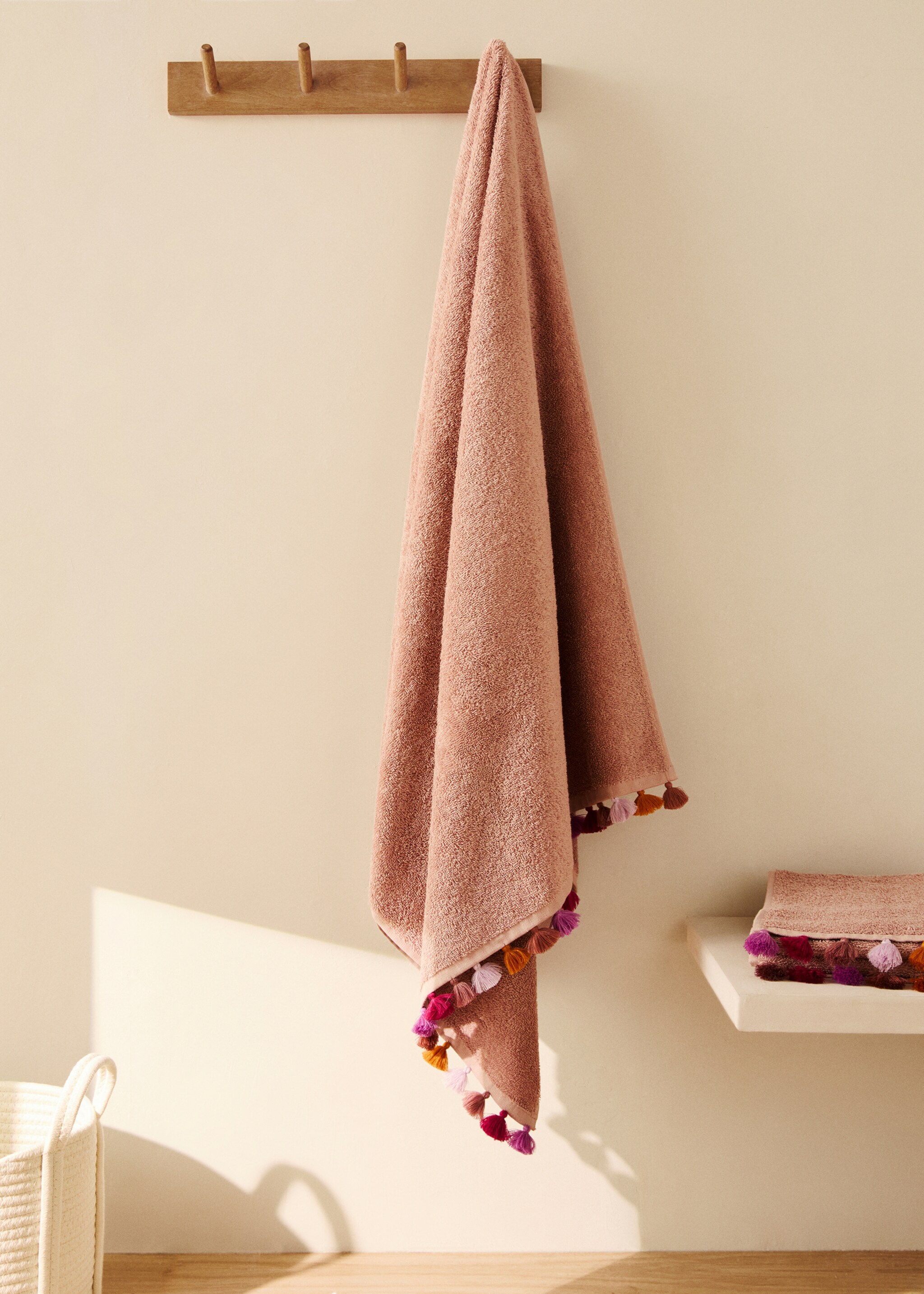 Cotton children's multi-coloured bath towel with pompoms - General plane
