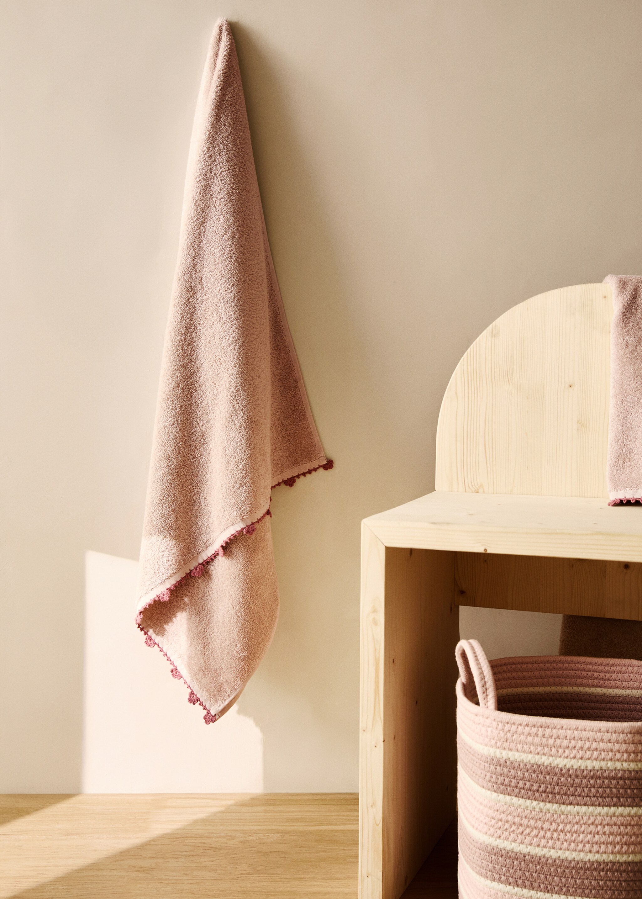 Children's bath towel with crochet trim - General plane