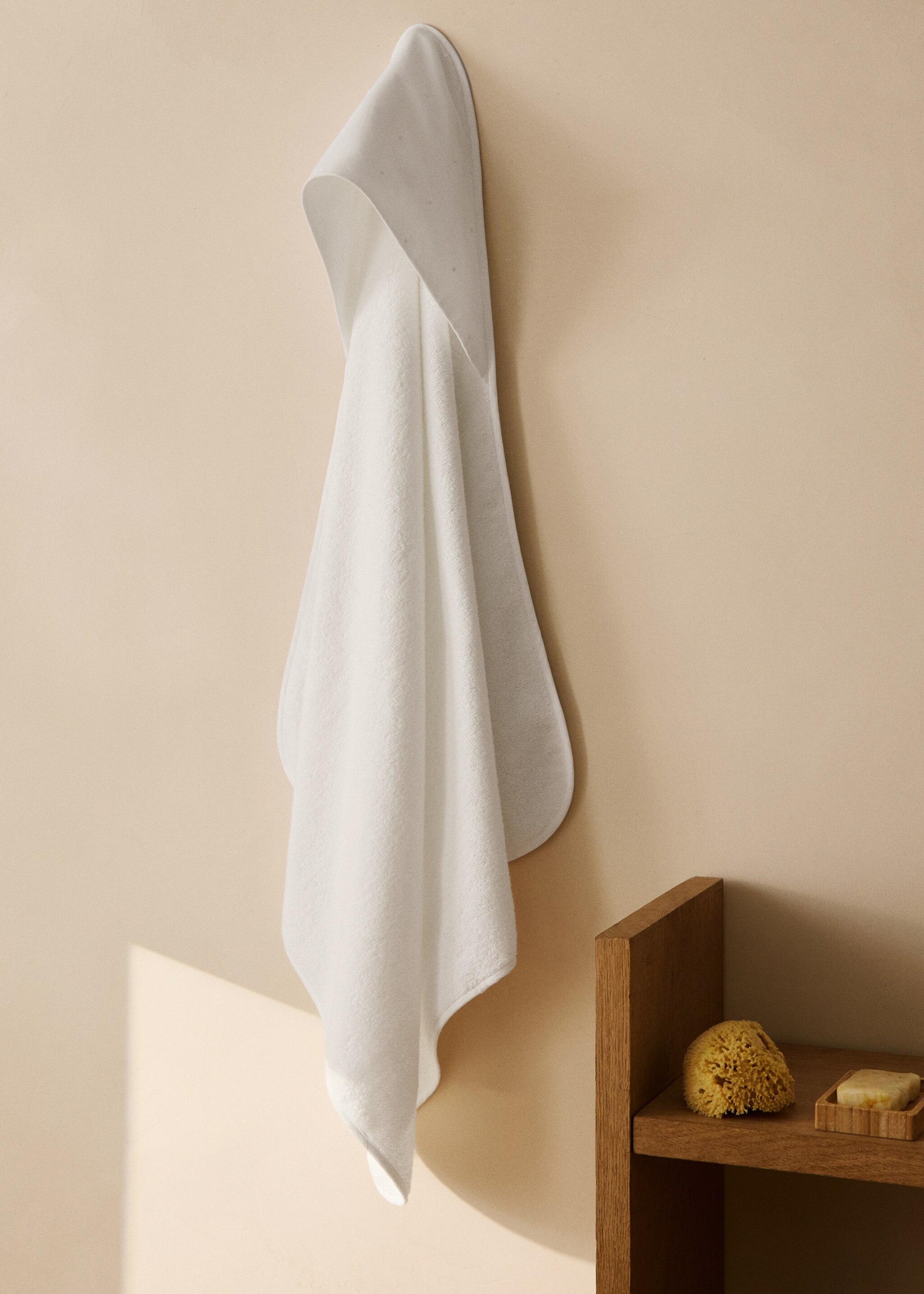 Embroidered children’s bath towel with hood - General plane