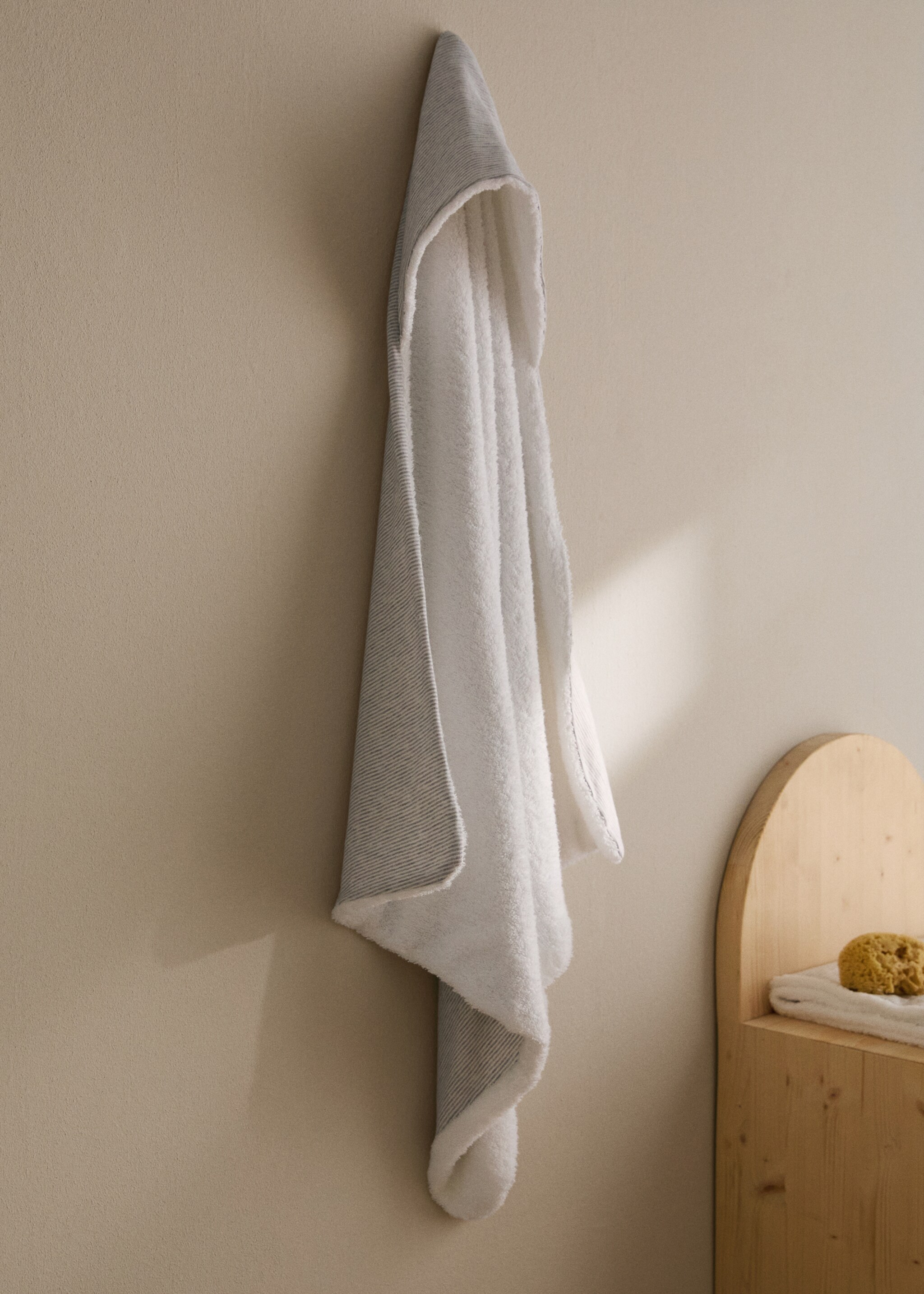 Children's bath towel with two-tone stripes - General plane, Grey. Ref: 87003373-00.