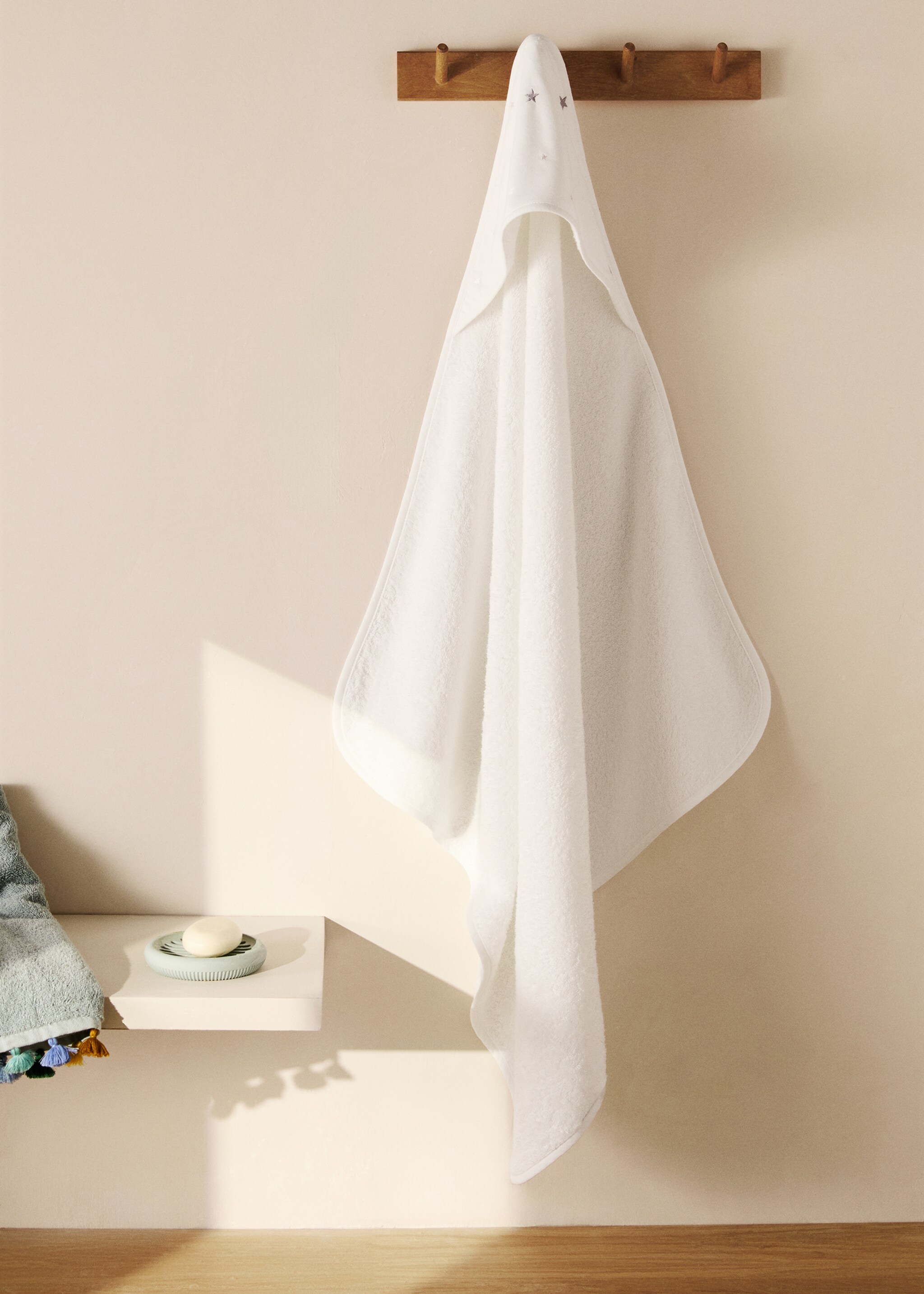 Children's bath towel embroidered with stars - General plane