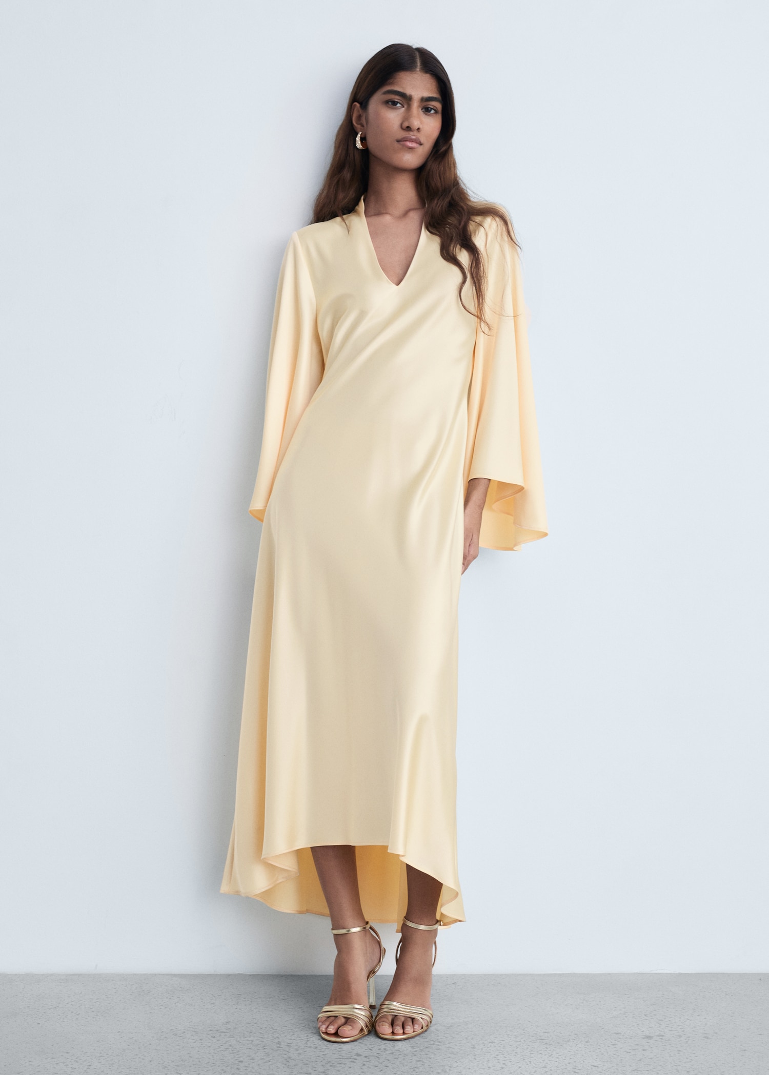 Robe col V à manches évasées Femme MANGO France (La Réunion)