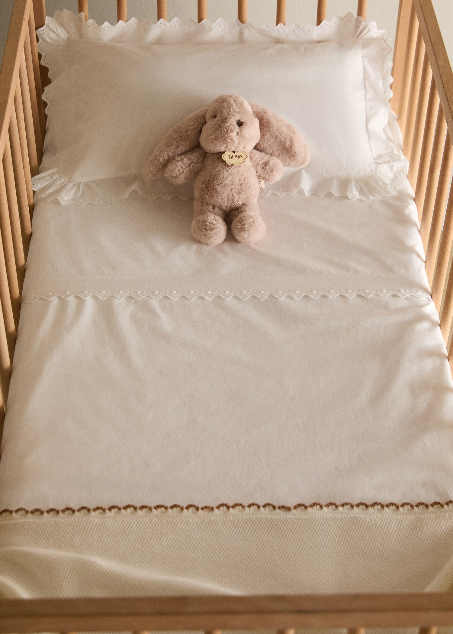 Bettwäscheset aus Baumwoll-Perkal mit Rüsche für Kinderbettchen - Allgemeine Ansicht