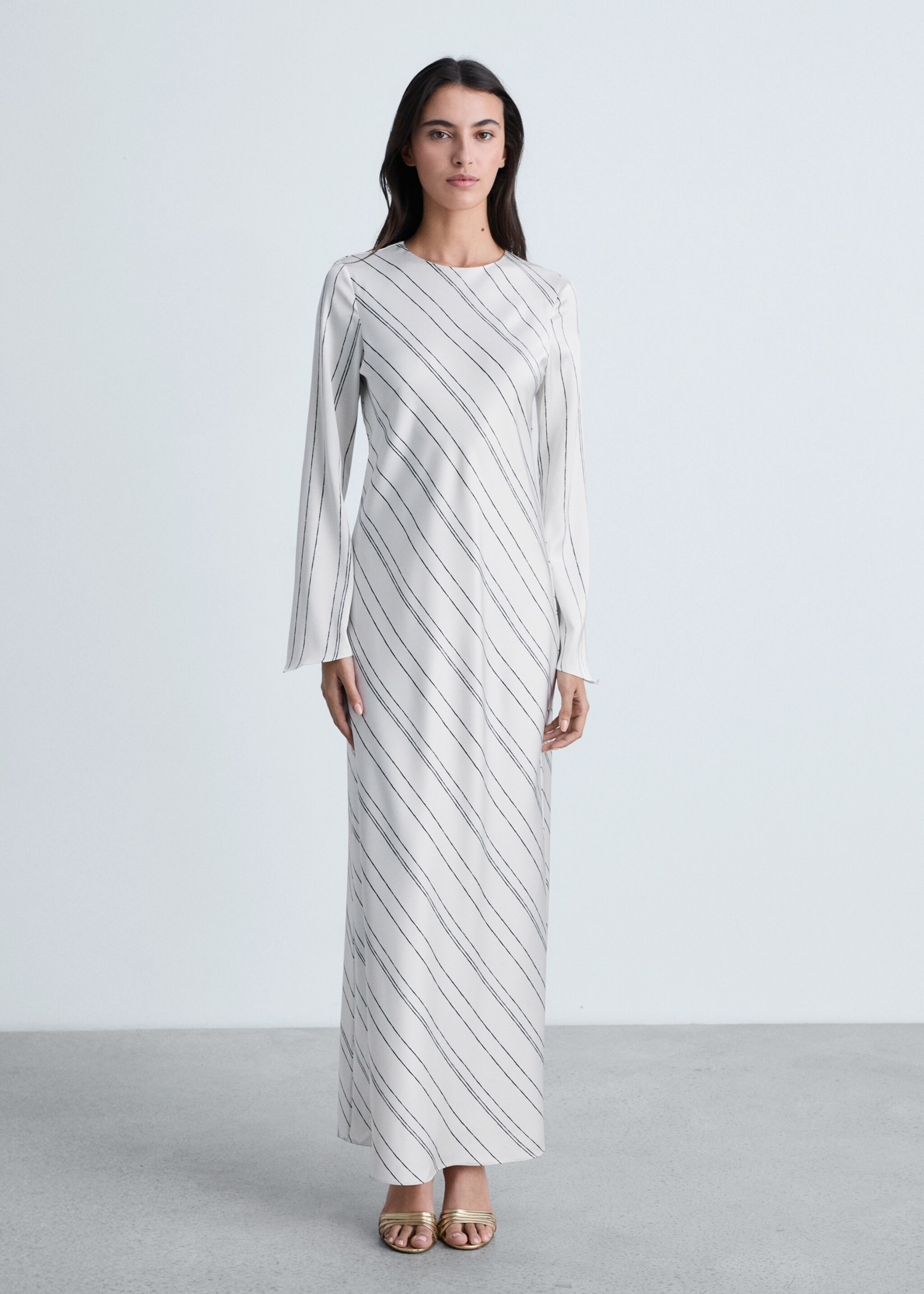 Vestido rayas satinado - Plano general