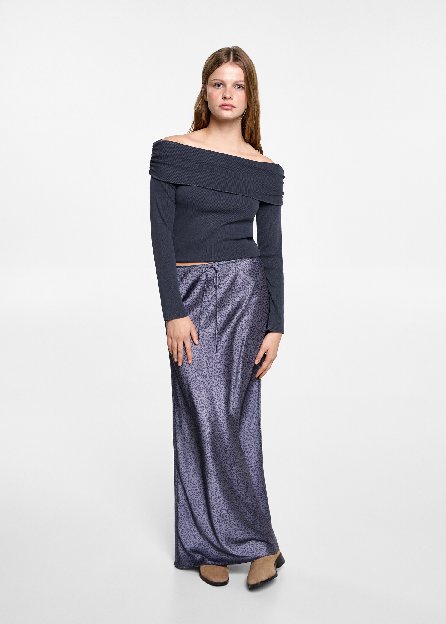 Off-shoulder T-shirt - General plane