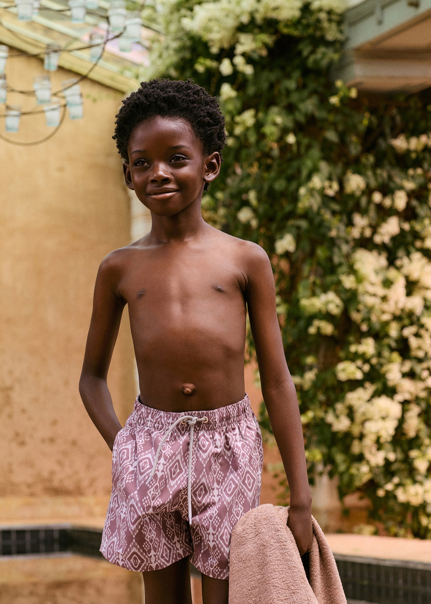 мальчики в купальниках