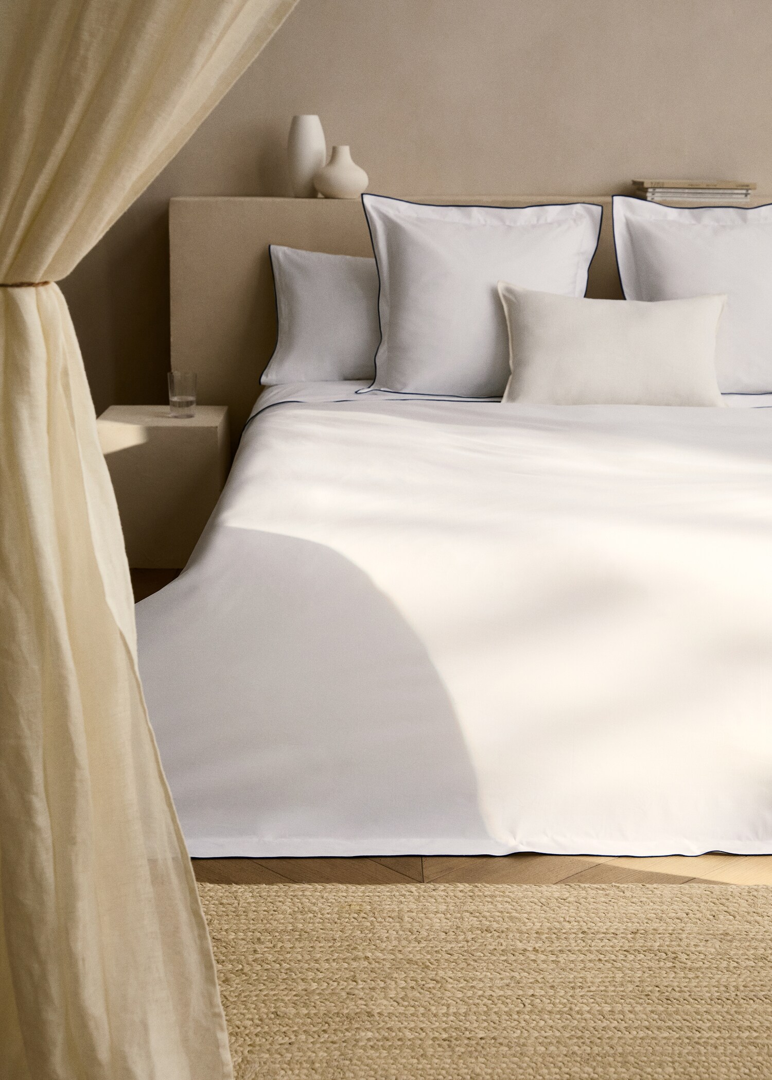 Cotton percale duvet cover with contrasting overlock stitching for 150/160 cm bed - General plane