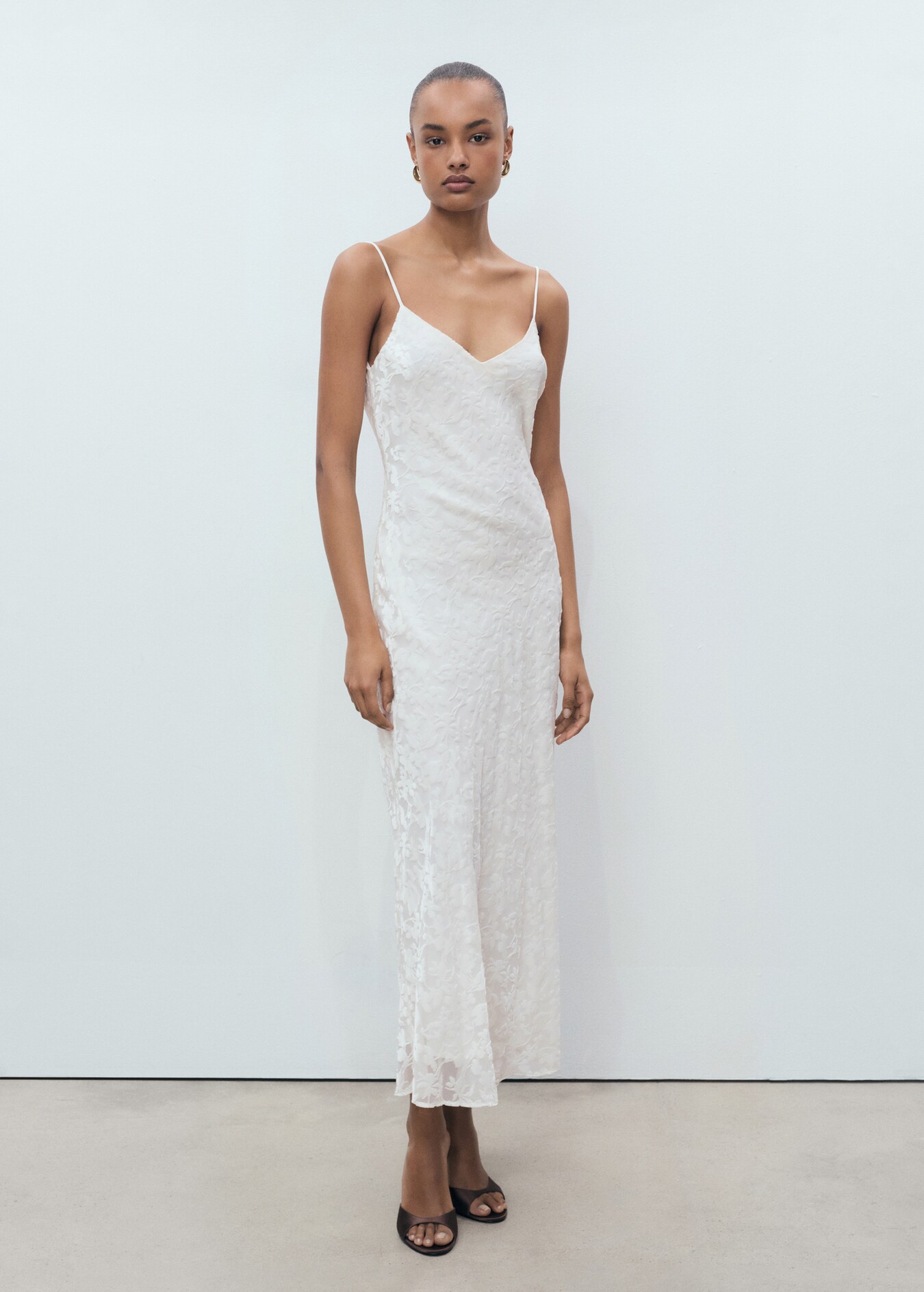 Robe d?�vor?�e ?� fleurs - Femme | MANGO France m?�tropolitaine