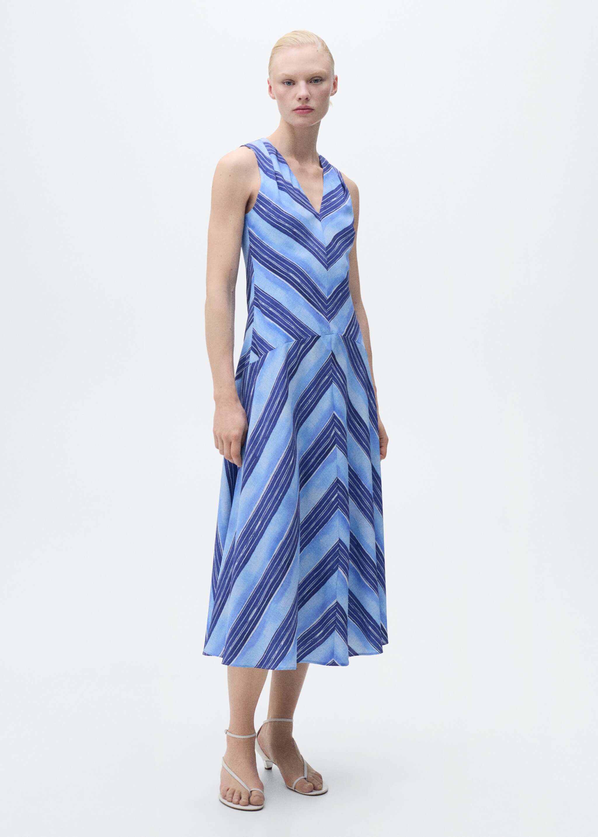 Vestido rayas evasé - Plano general
