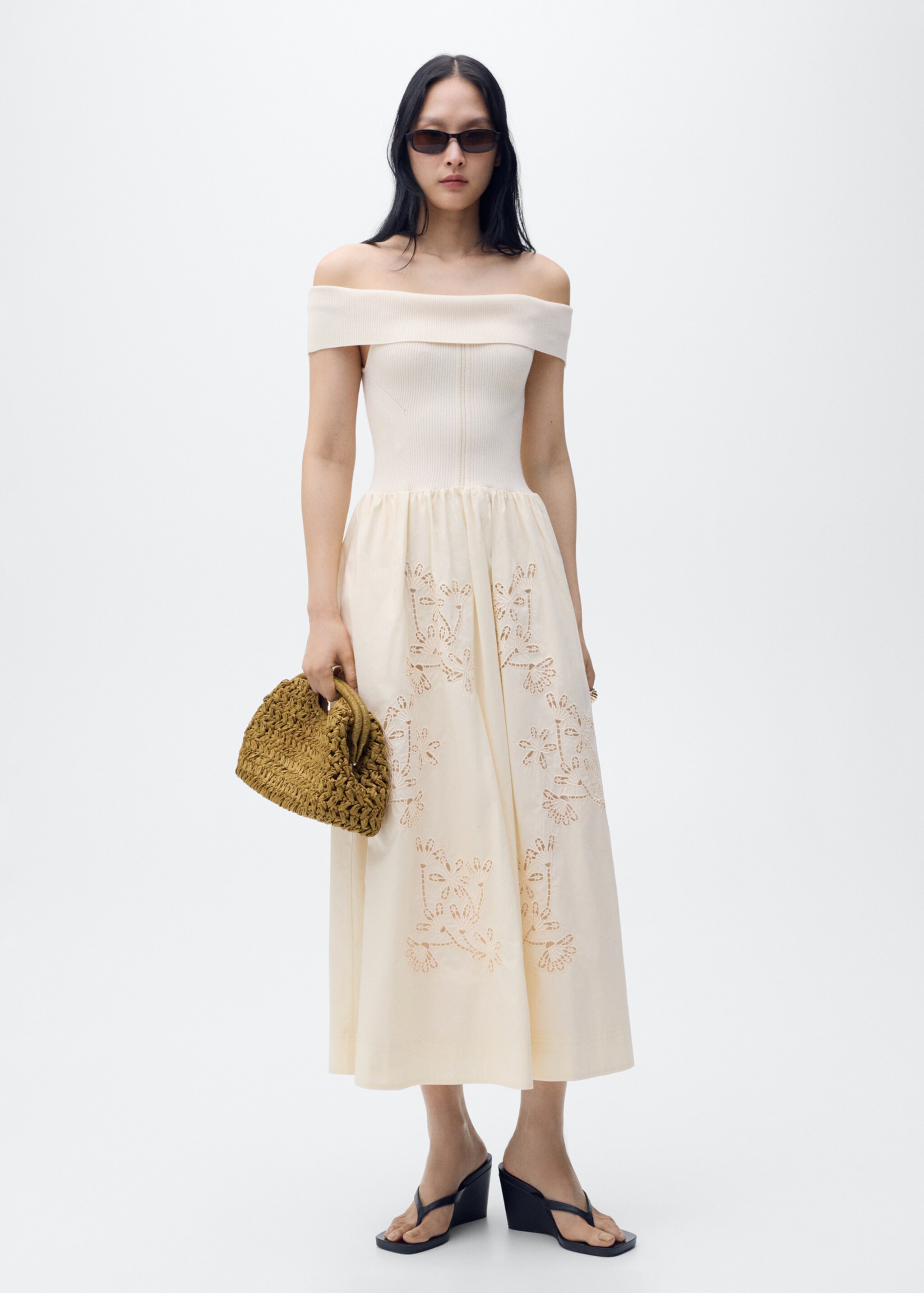 Combined dress with embroidered details - General plane