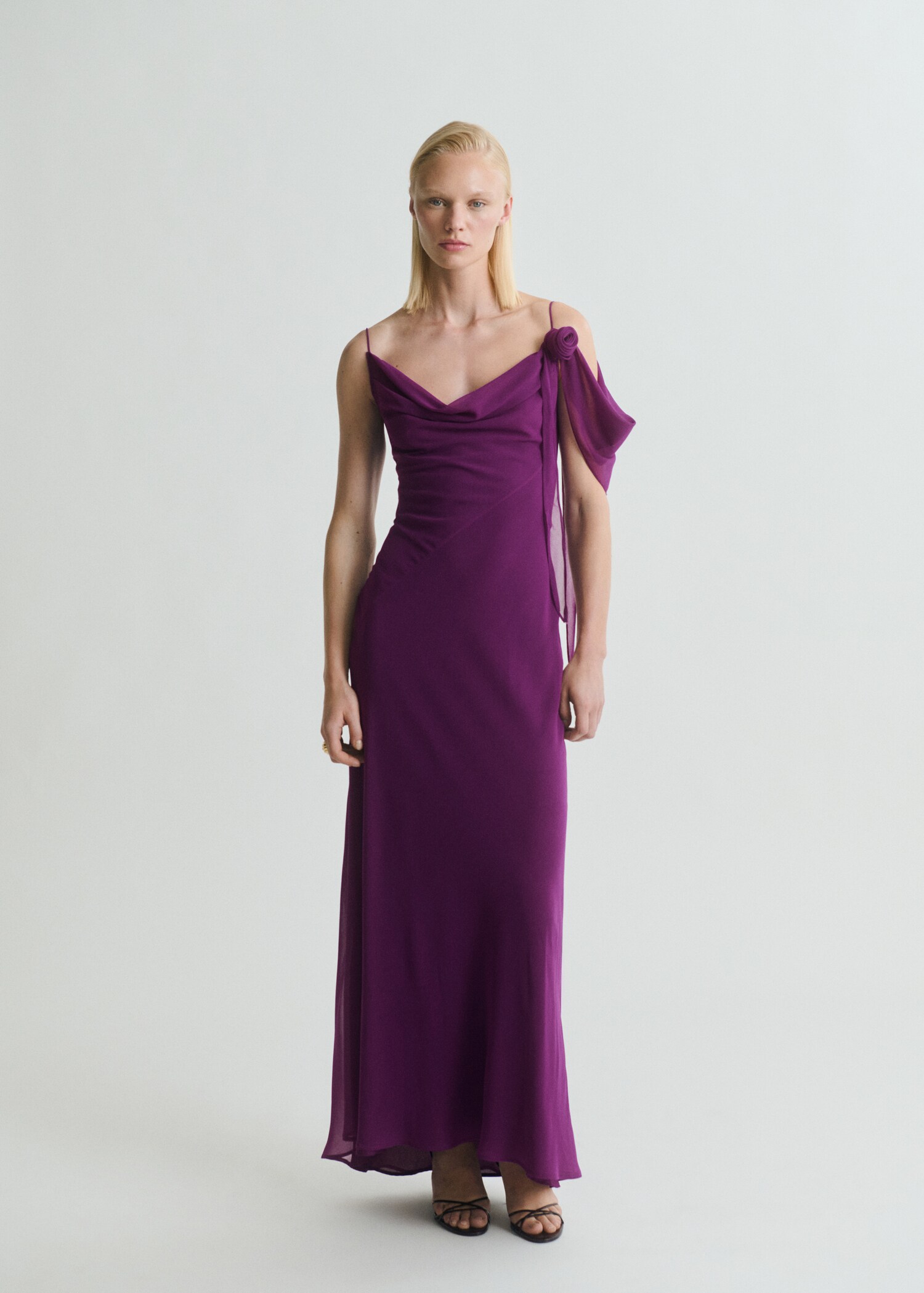 Robe drapée détail fleur - Plan général