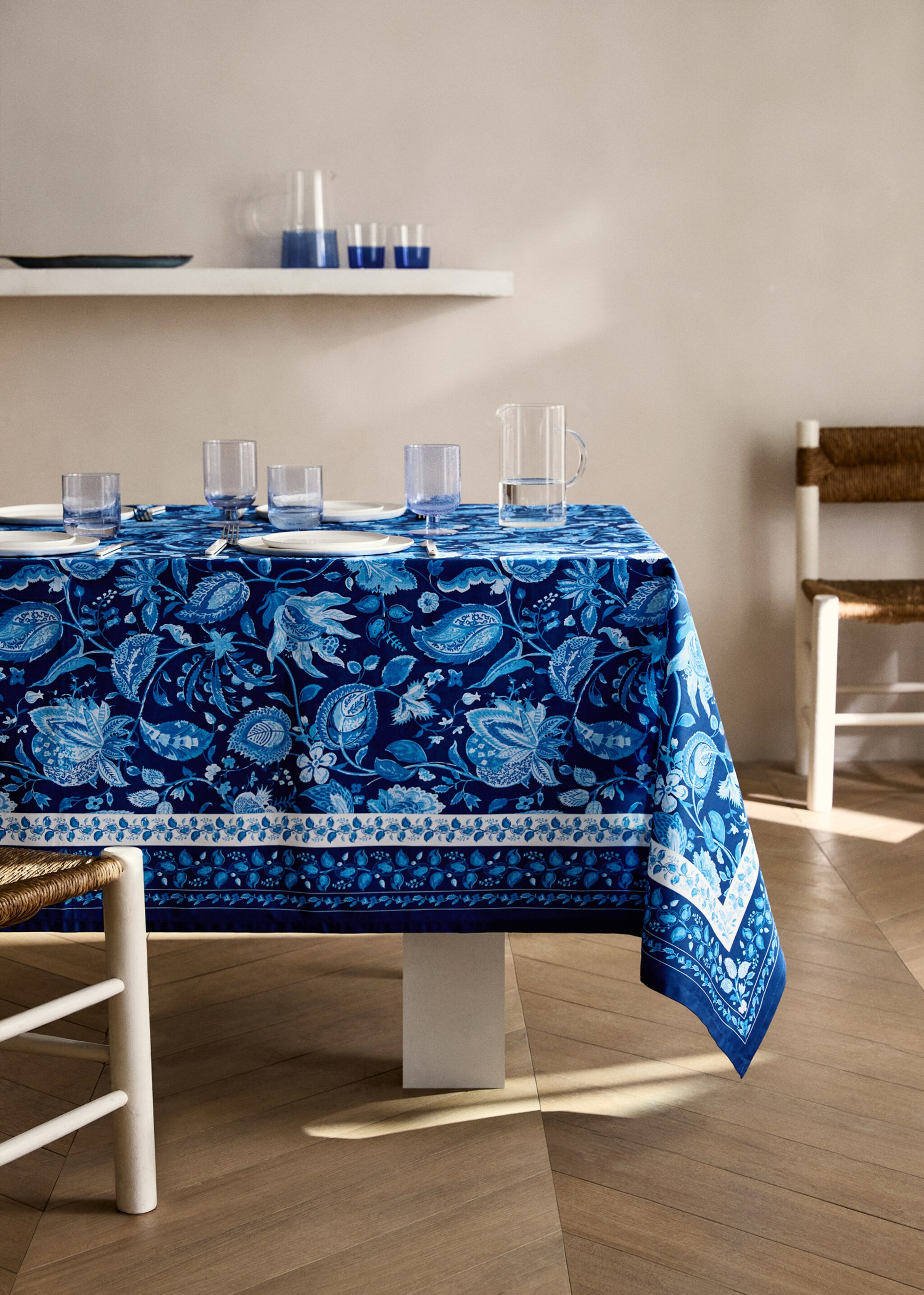 Beschichtete Tischdecke mit Blumenmuster für 2 bis 4 Tischgäste - Allgemeine Ansicht