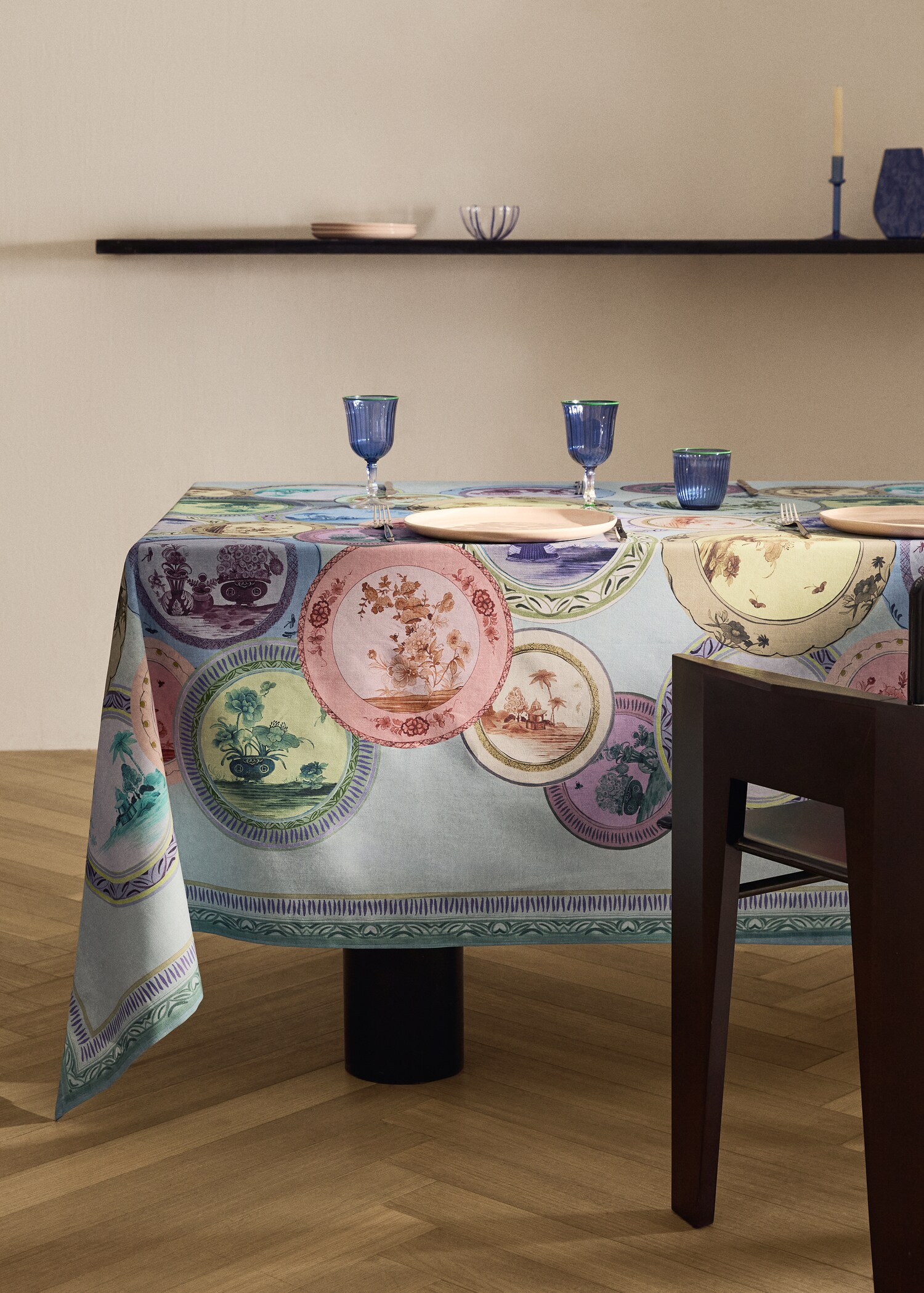 Printed cotton tablecloth with plate design for 2 to 4 diners - General plane
