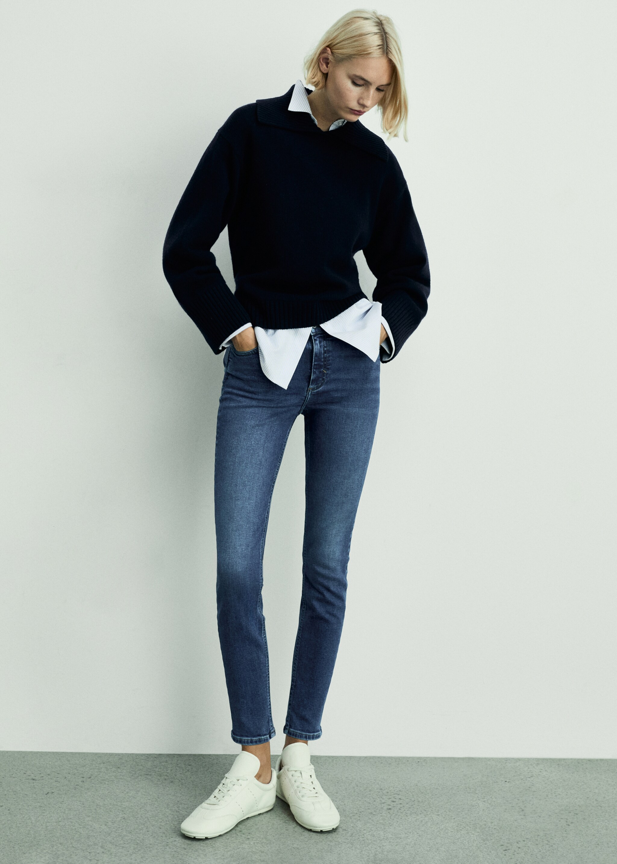 Skinny-Jeans mit mit mittlerer Bundhöhe - Allgemeine Ansicht