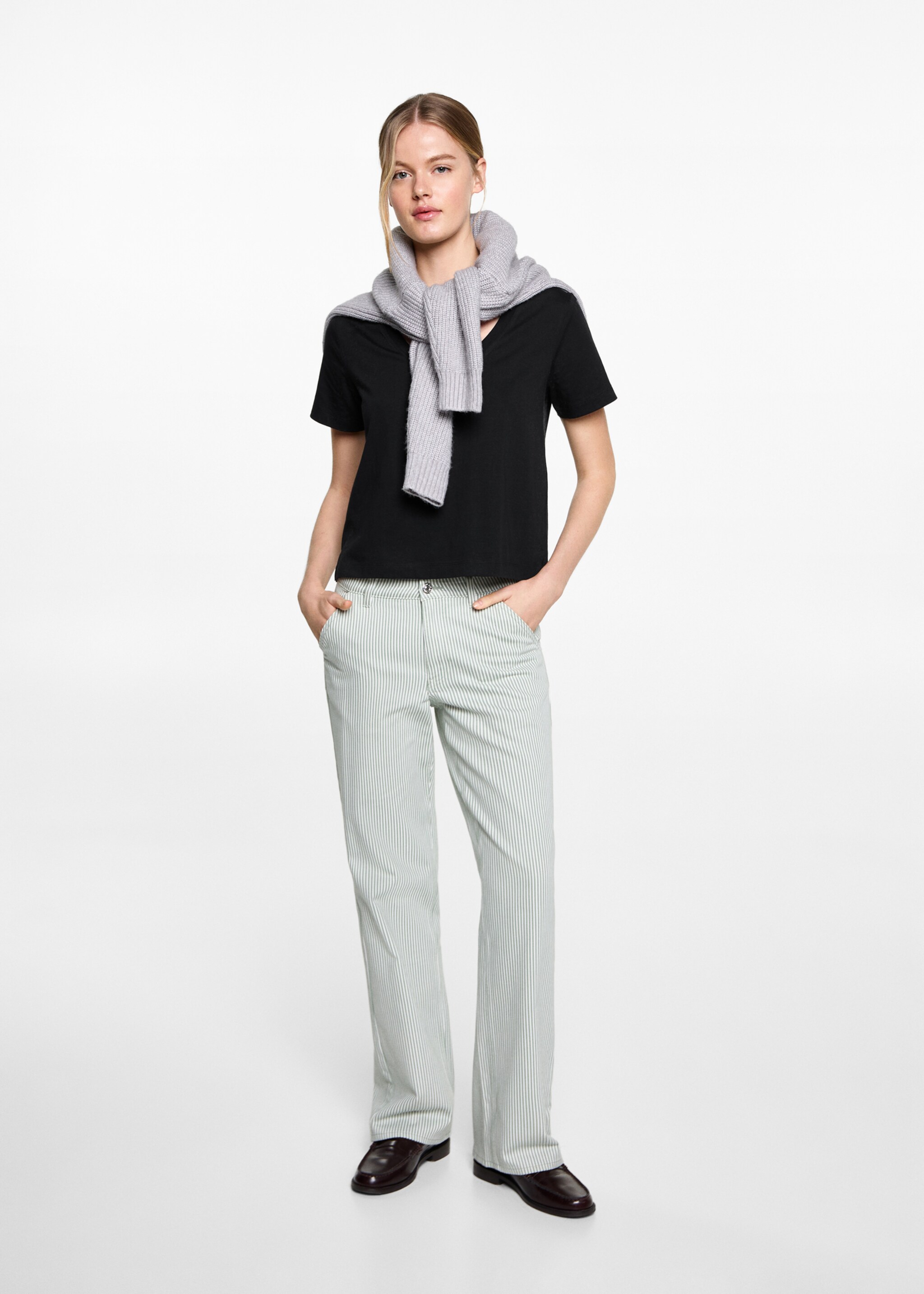 V-neck T-shirt - General plane