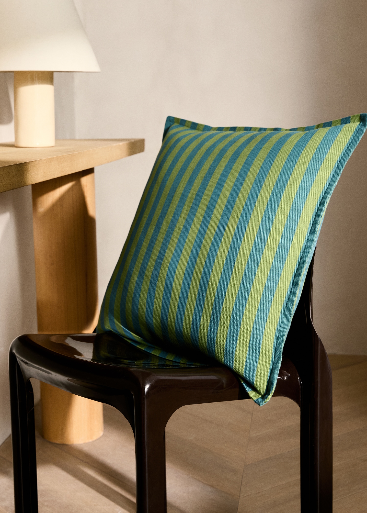 50 x 50 cm Zippered Cushion 50 x 50 cm Zippered Cushion
