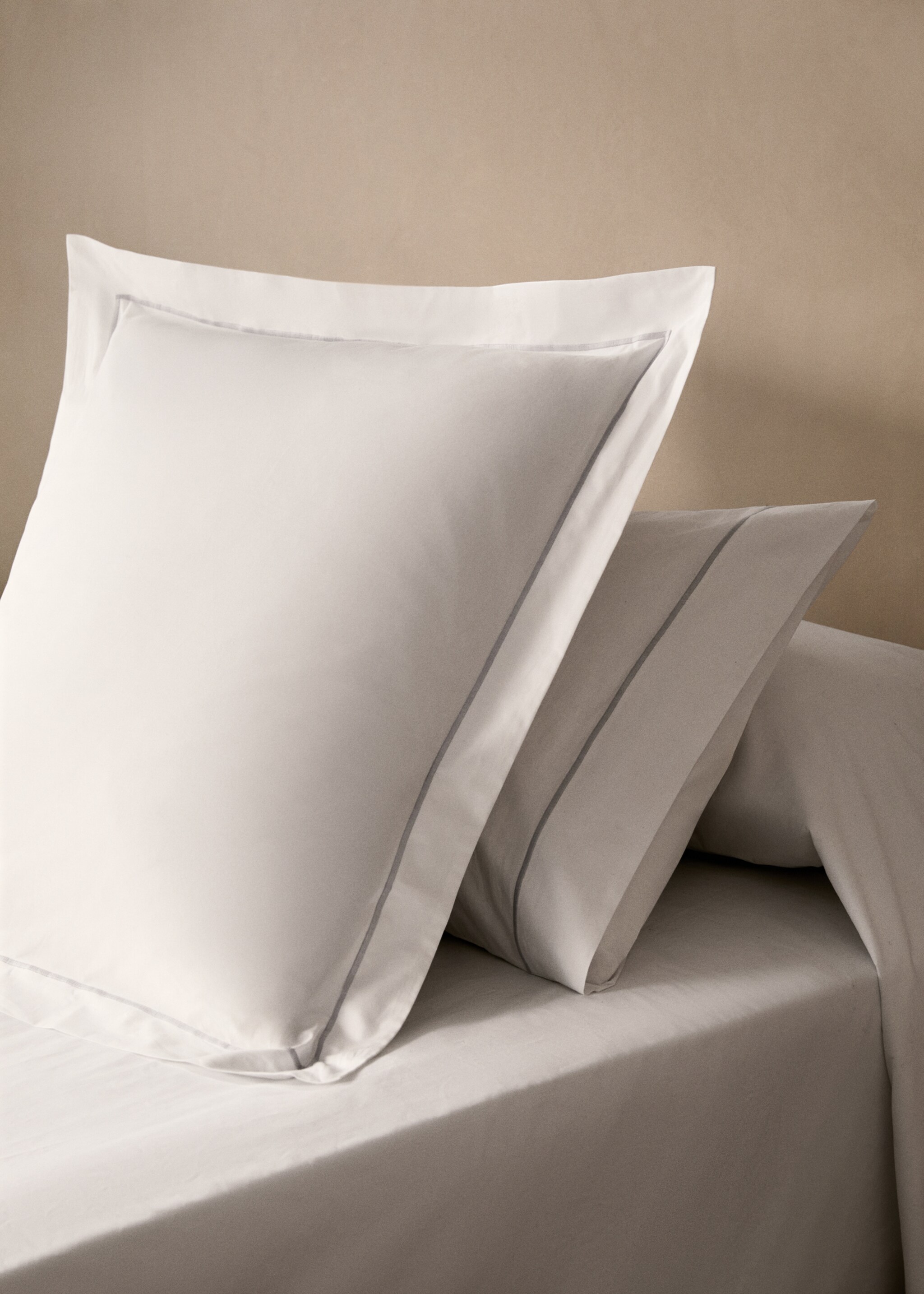 Two cotton percale pillowcases with scalloped detail 50x75 cm - General plane